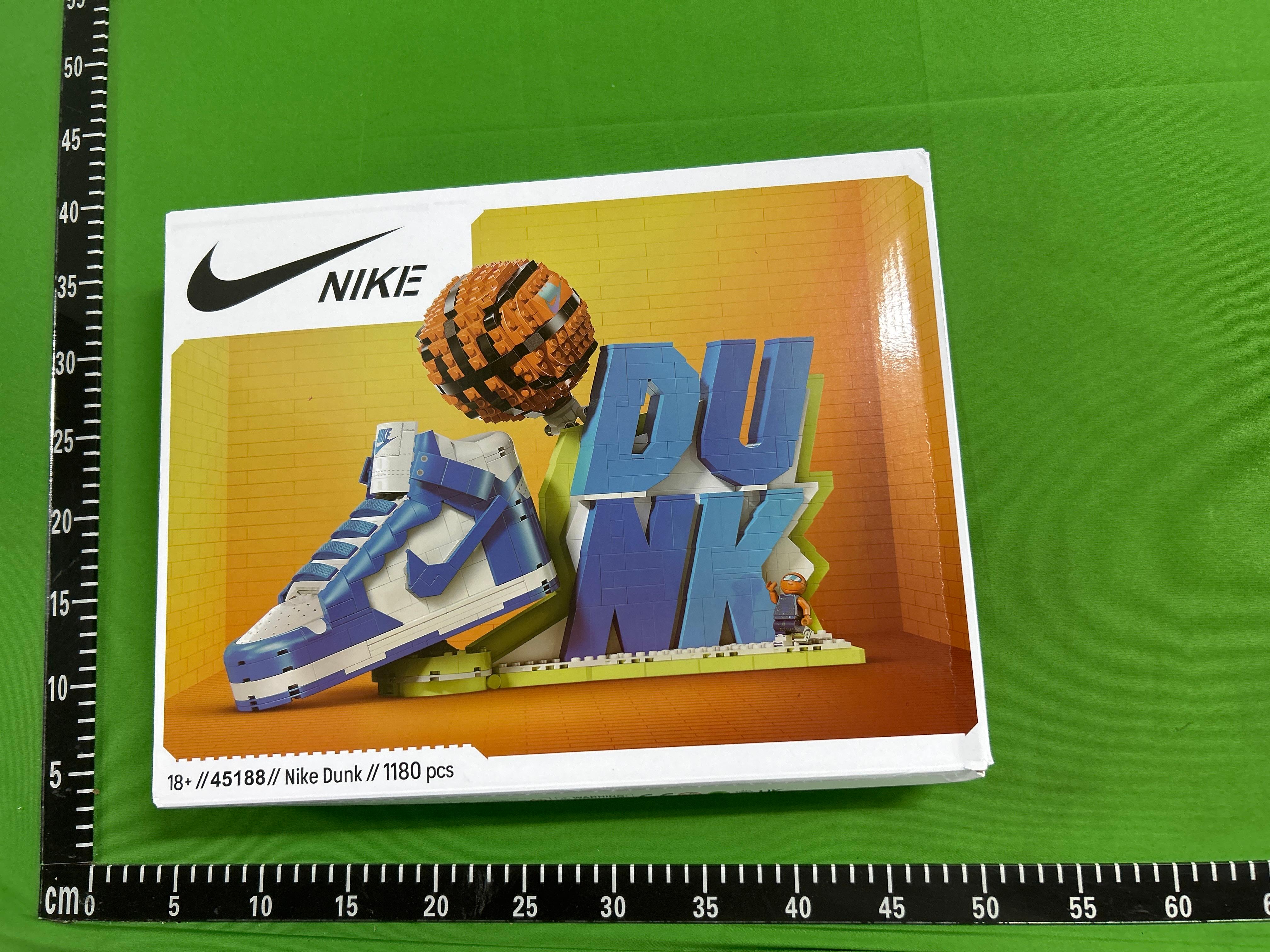 Foto QC 4 de Nike Dunk Sneaker Display Building Block Set