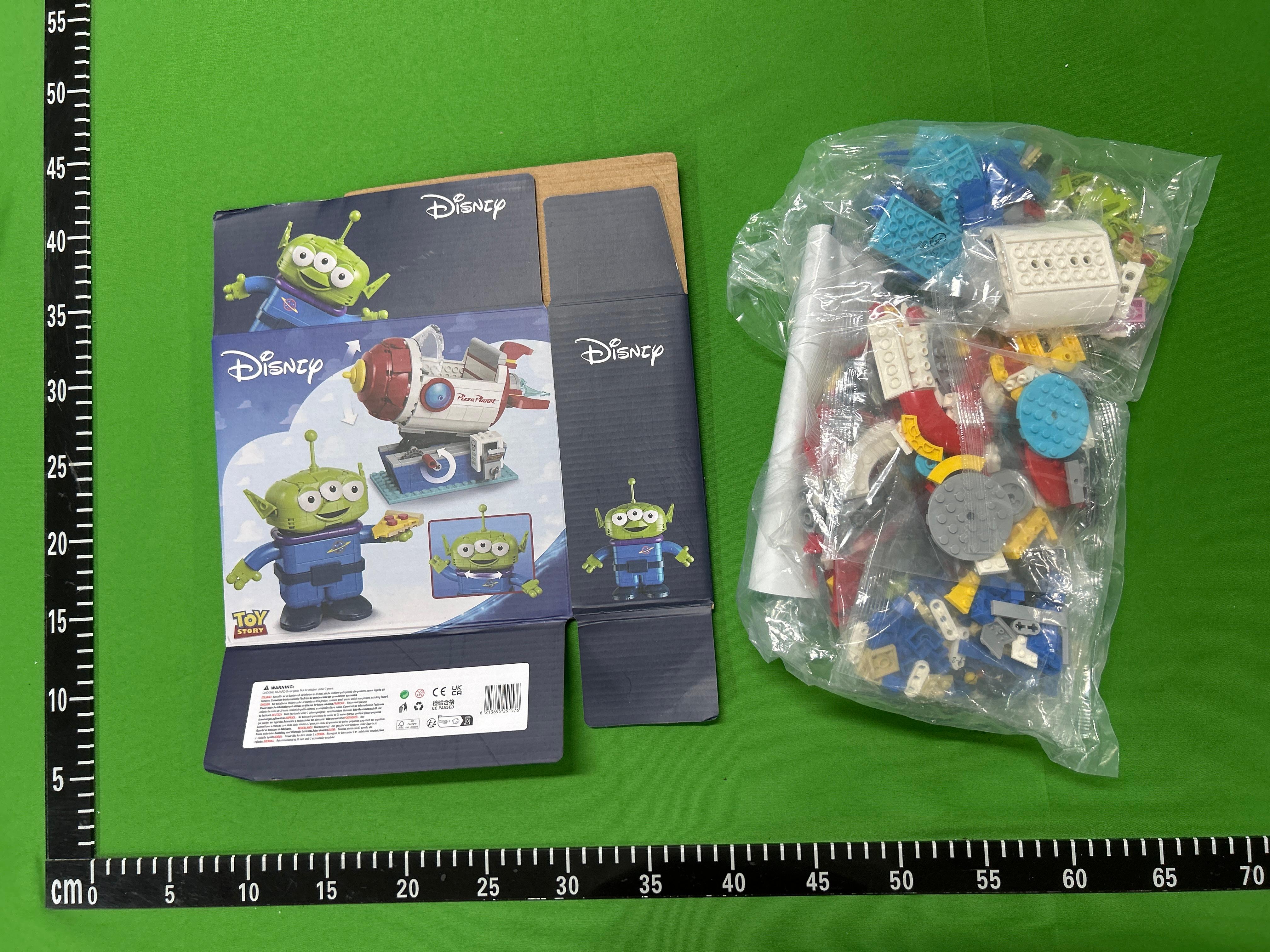 Foto QC 8 de Disney Toy Story Alien Pizza Planet Rocket Ride Building Block Set