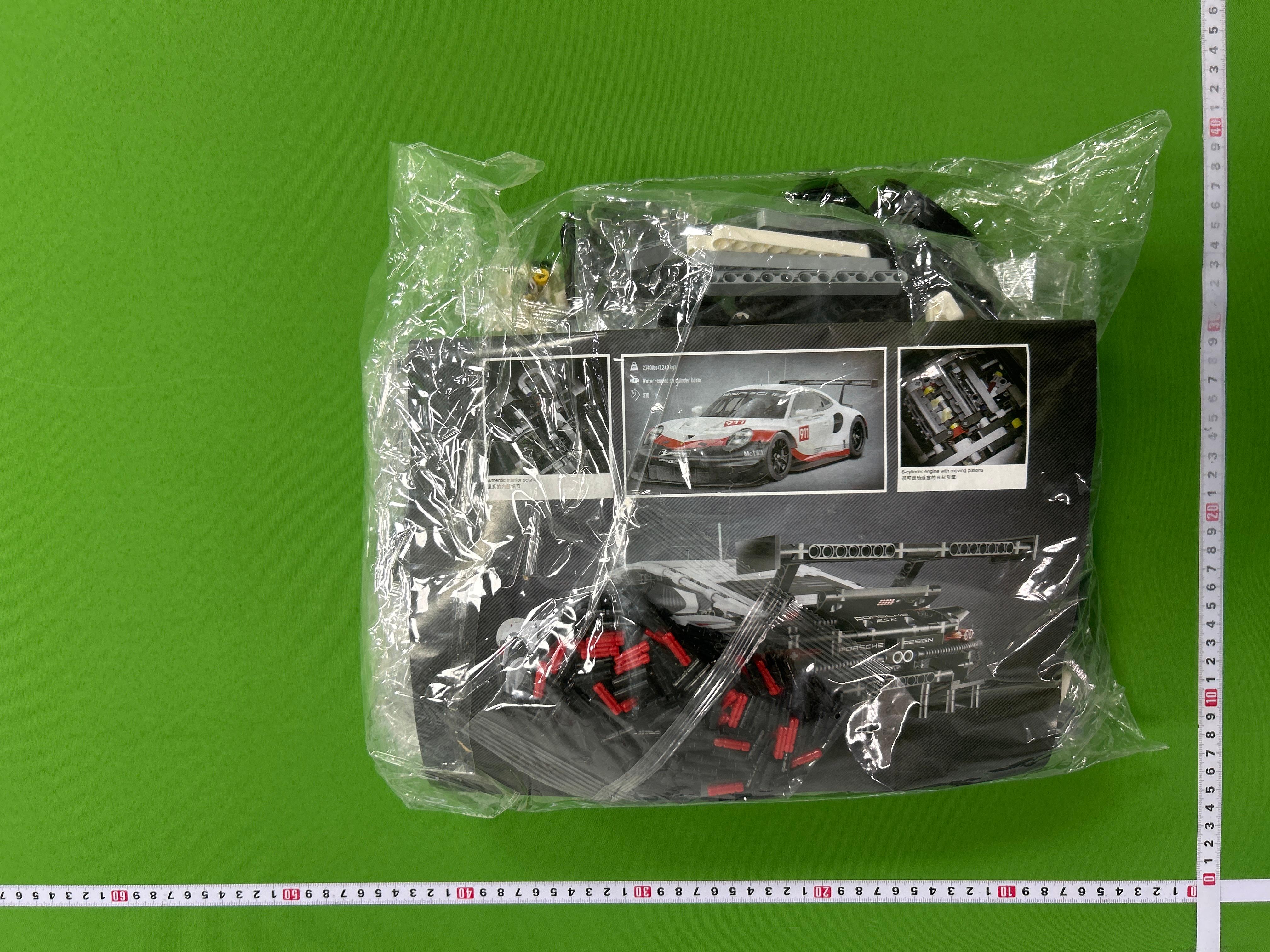 Foto QC 3 de LEGO Manchester United Creator Expert Old Trafford 10272 Plastic Building Block Set