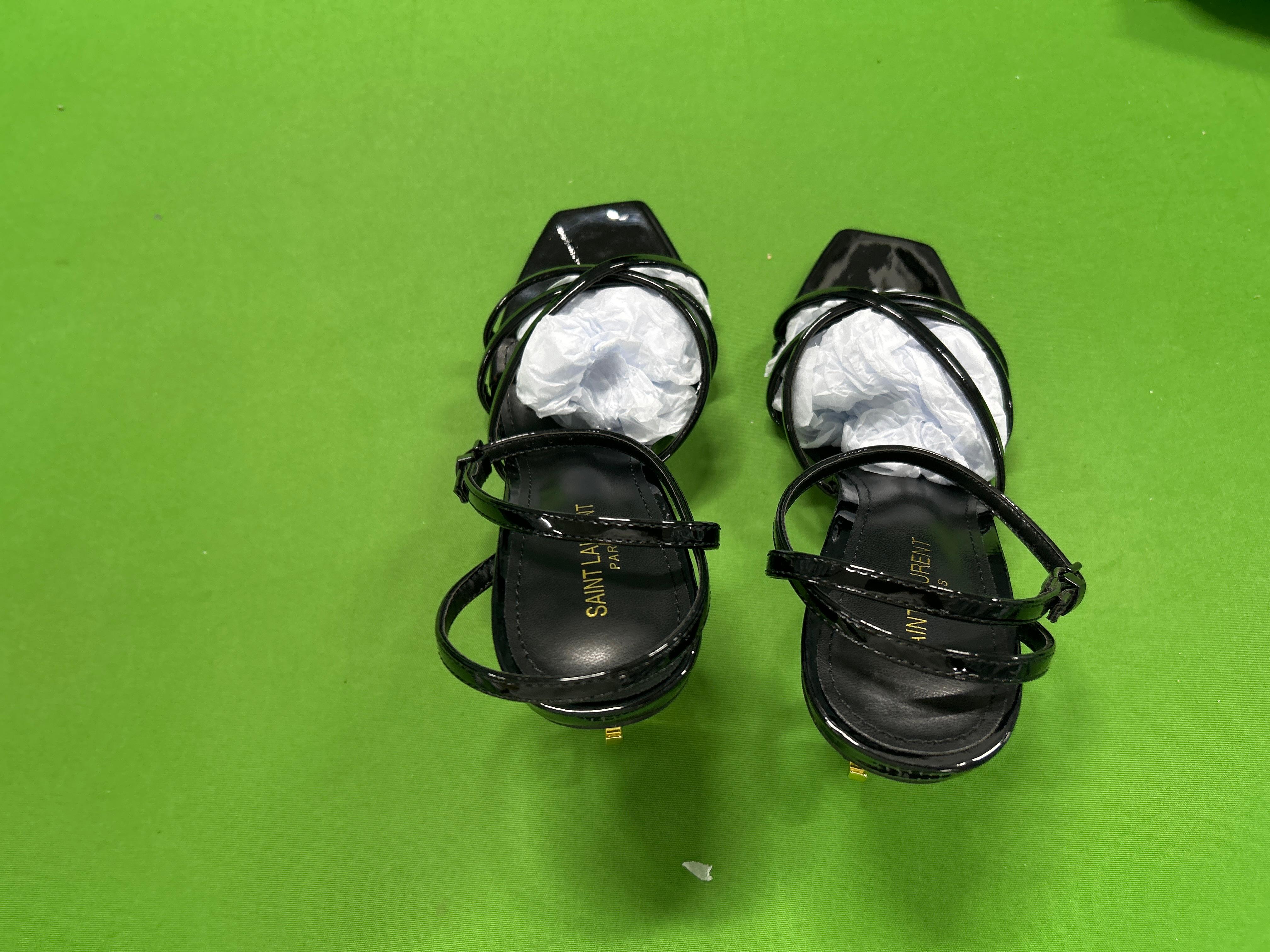 Foto QC 3 de Saint Laurent Opyum Patent Leather Sandals Gold YSL Heel Black