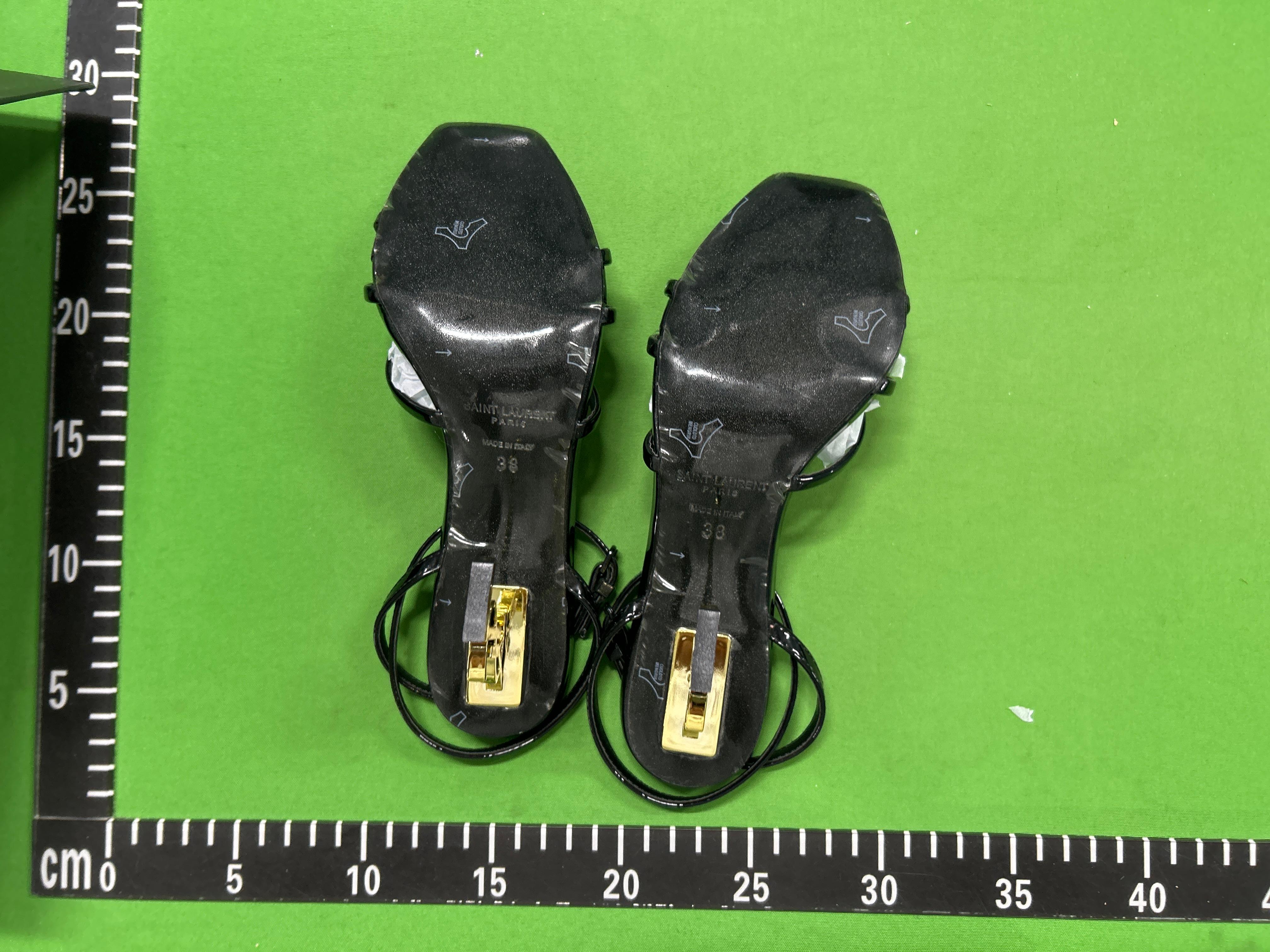 Foto QC 6 de Saint Laurent Opyum Patent Leather Sandals Gold YSL Heel Black
