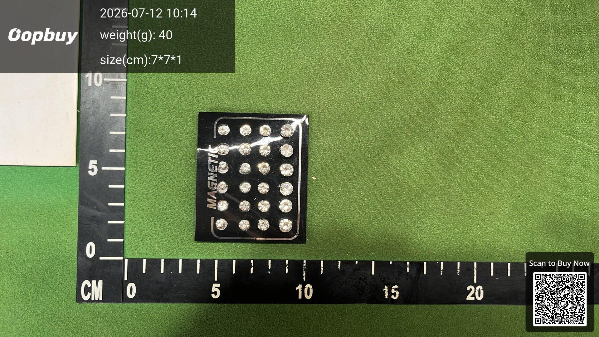 Foto QC 3 de Generic Earrings Magnetic Crystal Silver