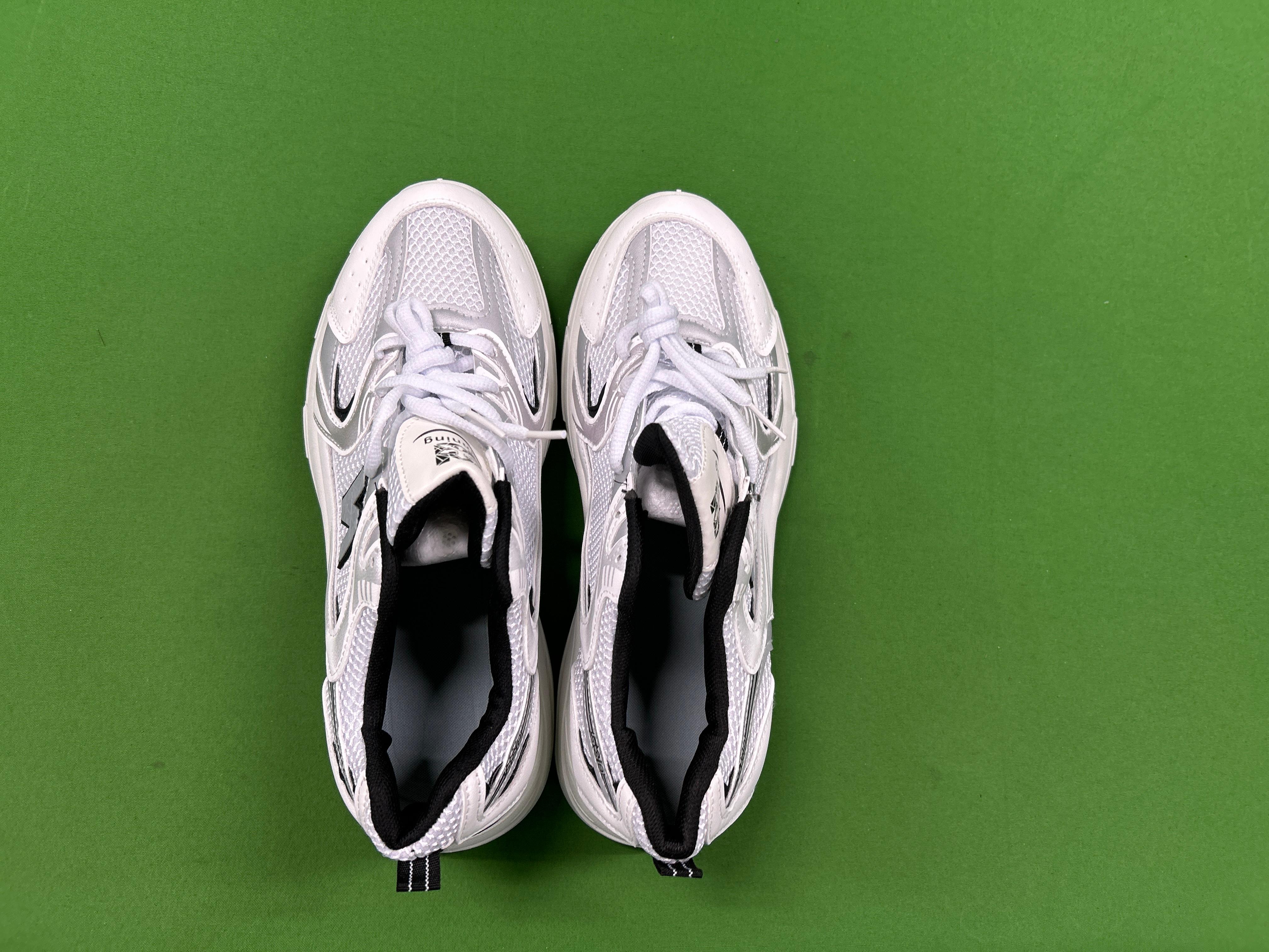 Foto QC 4 de New Balance 530 Retro White Silver Black MR530SG