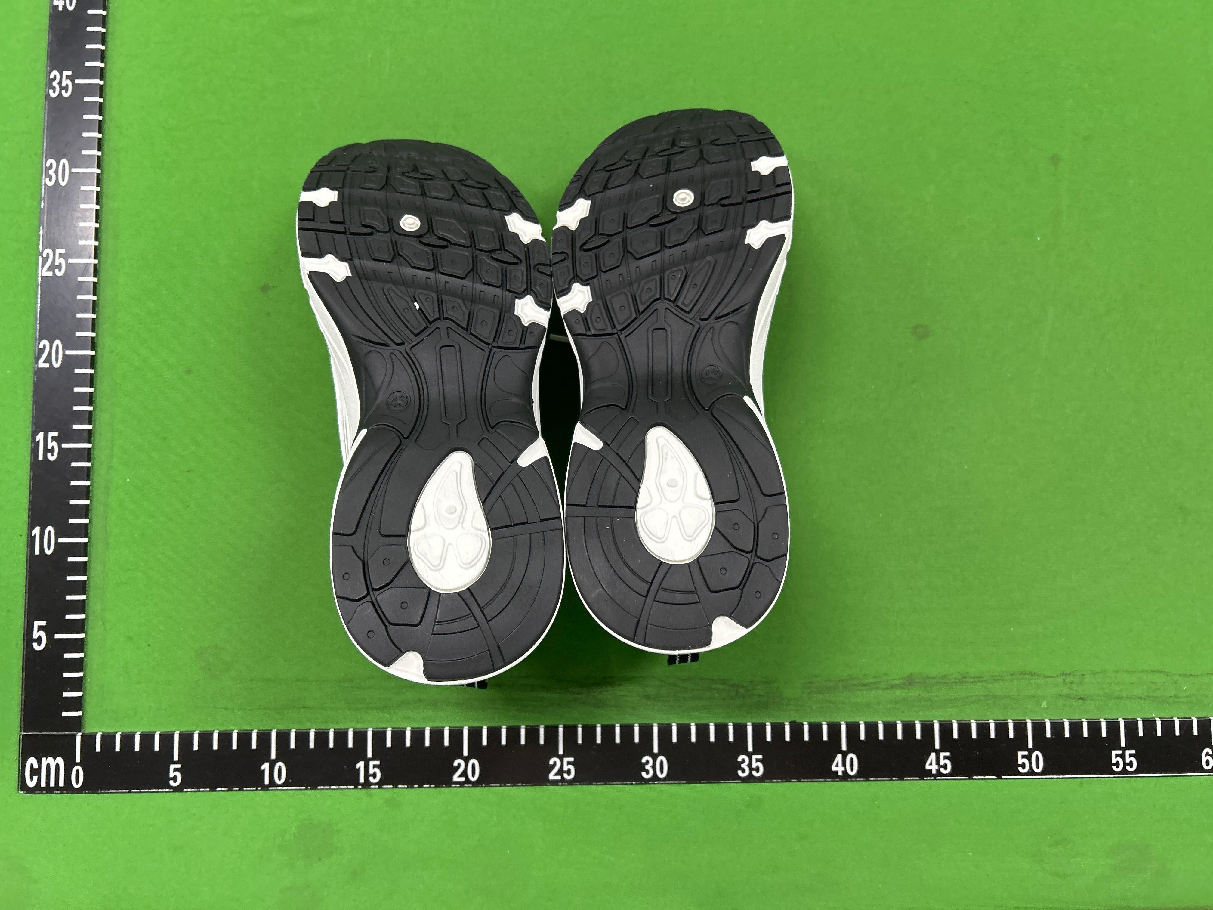 Foto QC 7 de New Balance 530 Retro White Silver Black MR530SG