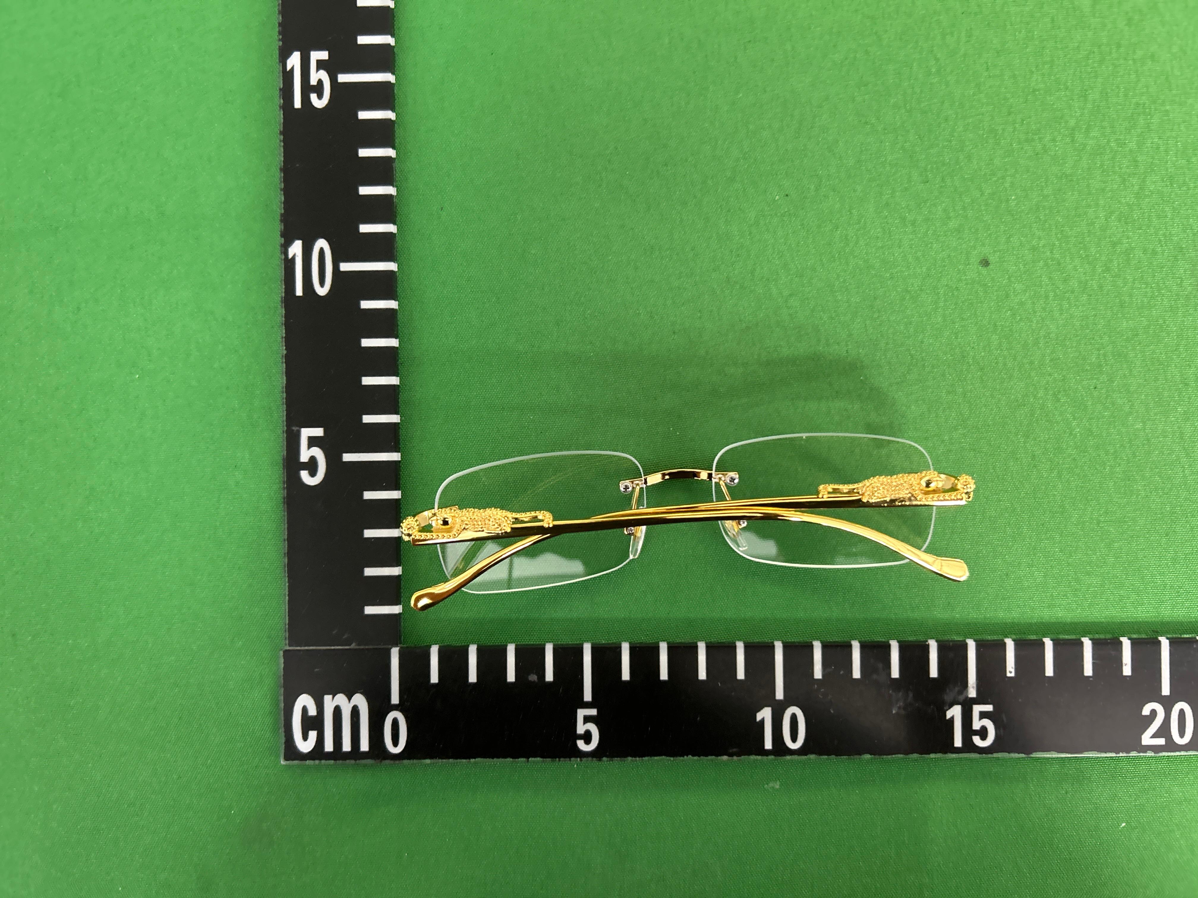 Foto QC 8 de Cartier Panthère Rectangle Metal Sunglasses Gold Purple Gradient (CT0065S-002)