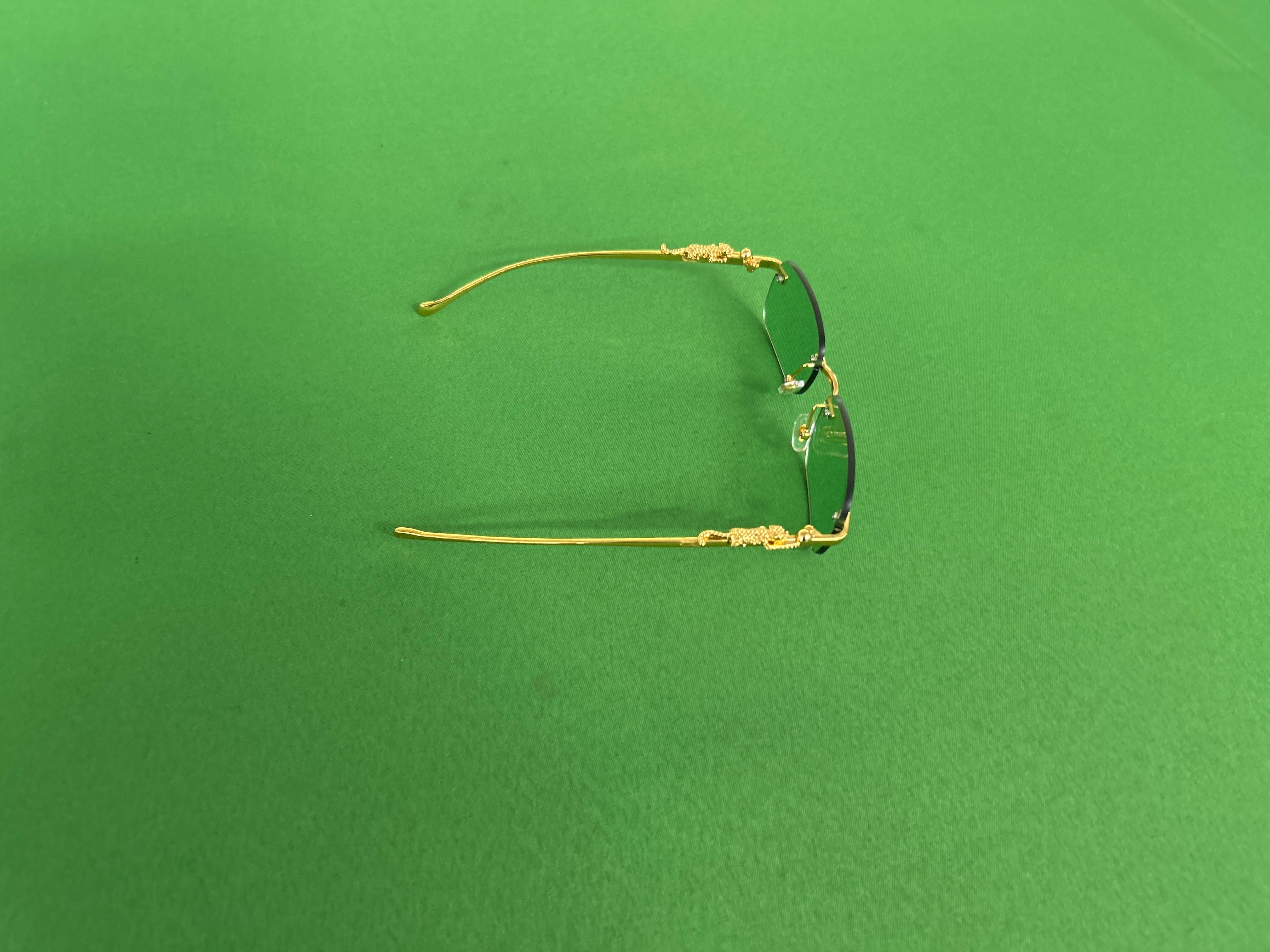 Foto QC 2 de Cartier Panthère Rectangle Metal Sunglasses Gold Purple Gradient (CT0065S-002)