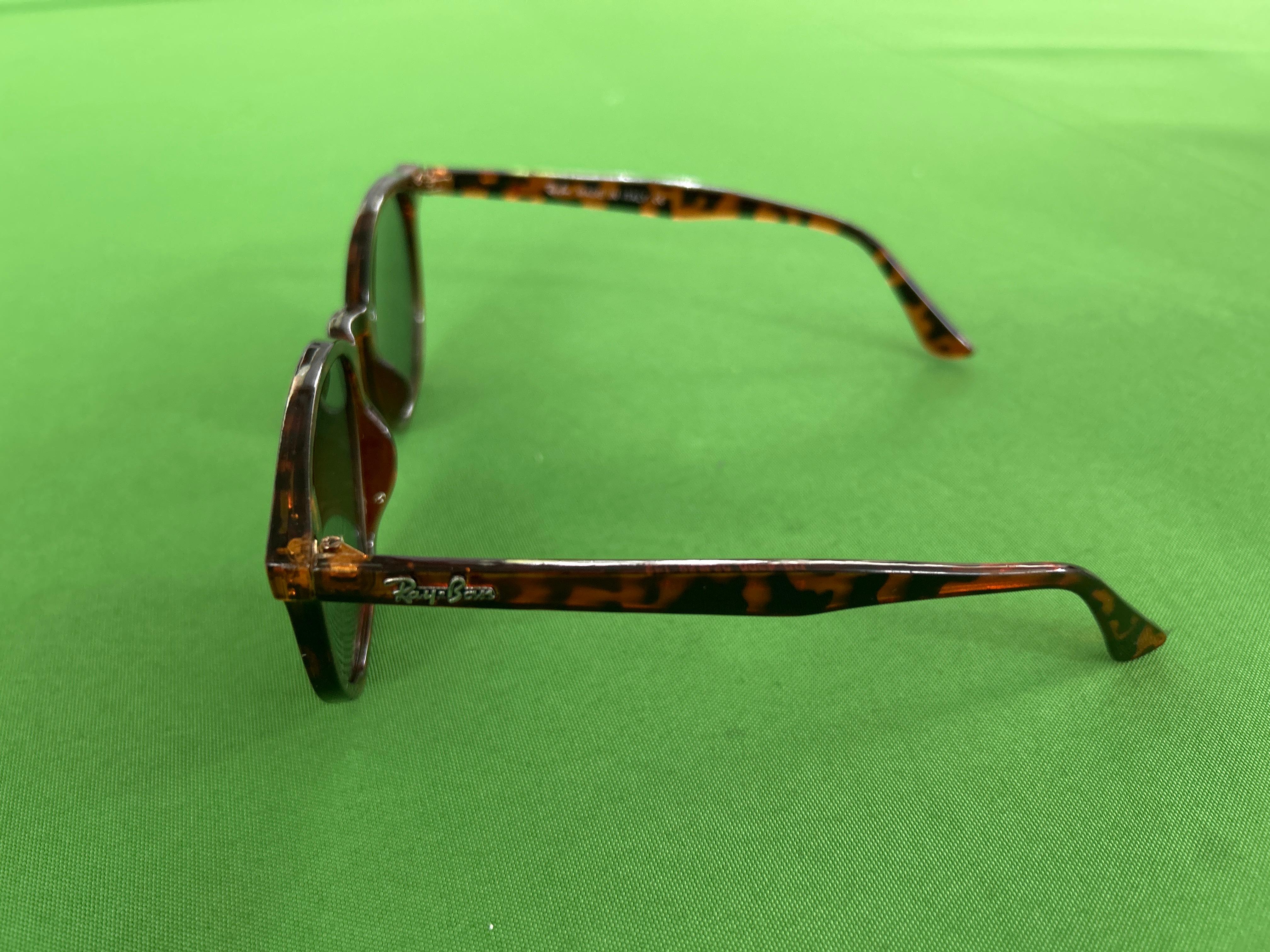 Foto QC 3 de Ray-Ban Square-Frame Acetate Sunglasses Black Blue Gradient (RB4259)