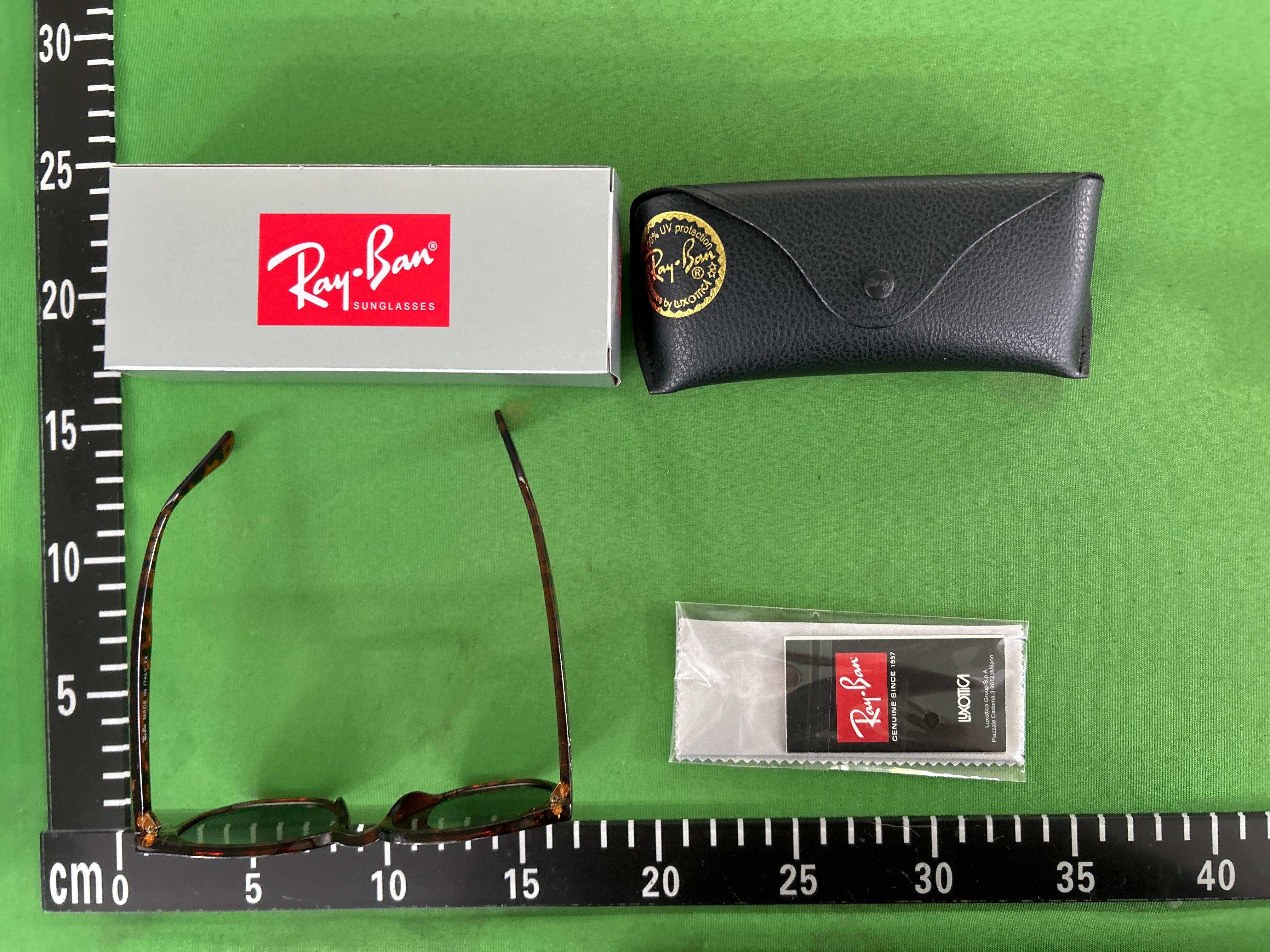 Foto QC 1 de Ray-Ban Square-Frame Acetate Sunglasses Black Blue Gradient (RB4259)