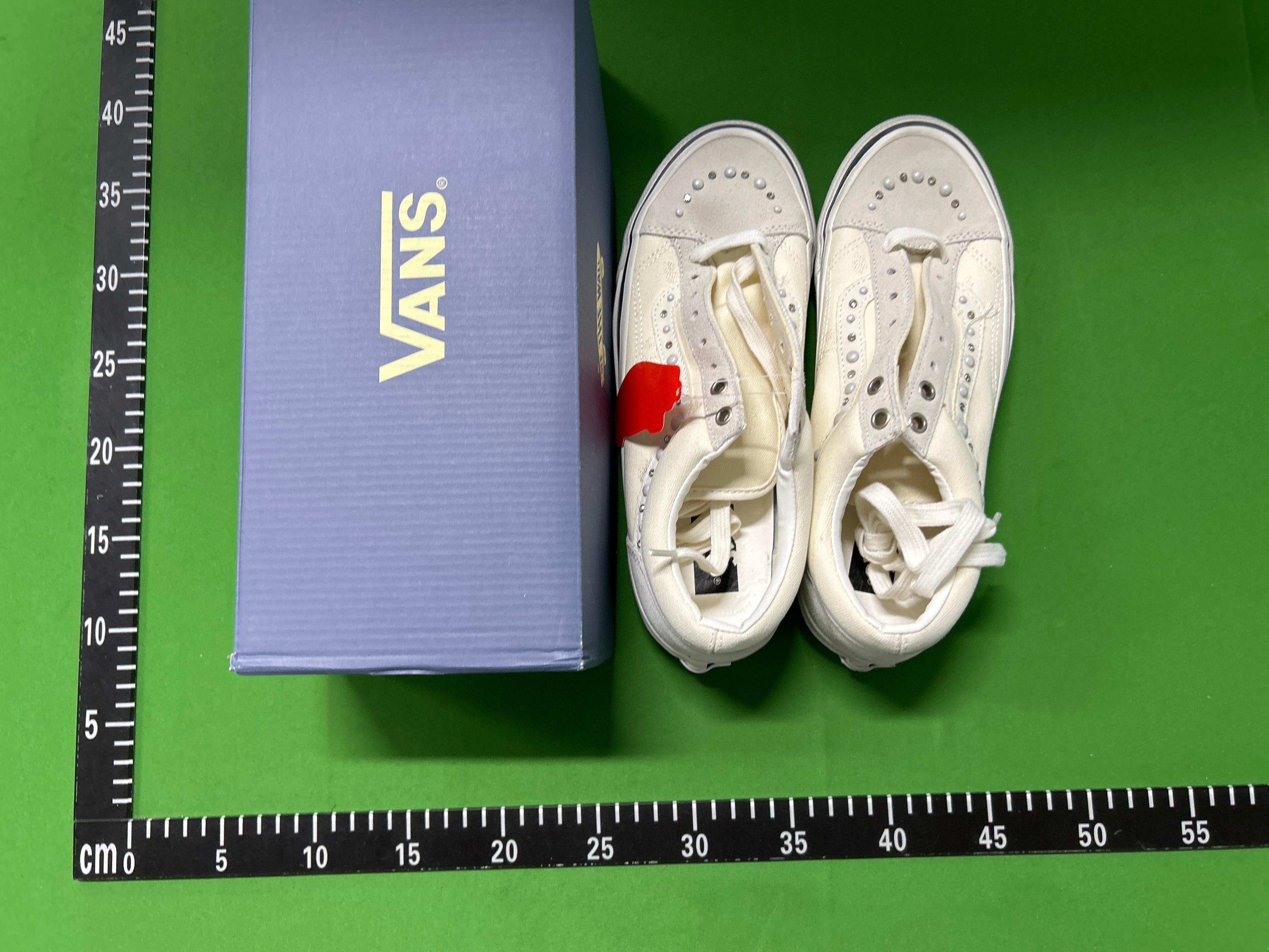 Foto QC 8 de Vans Knu Skool Black White VN0009QC65BT1