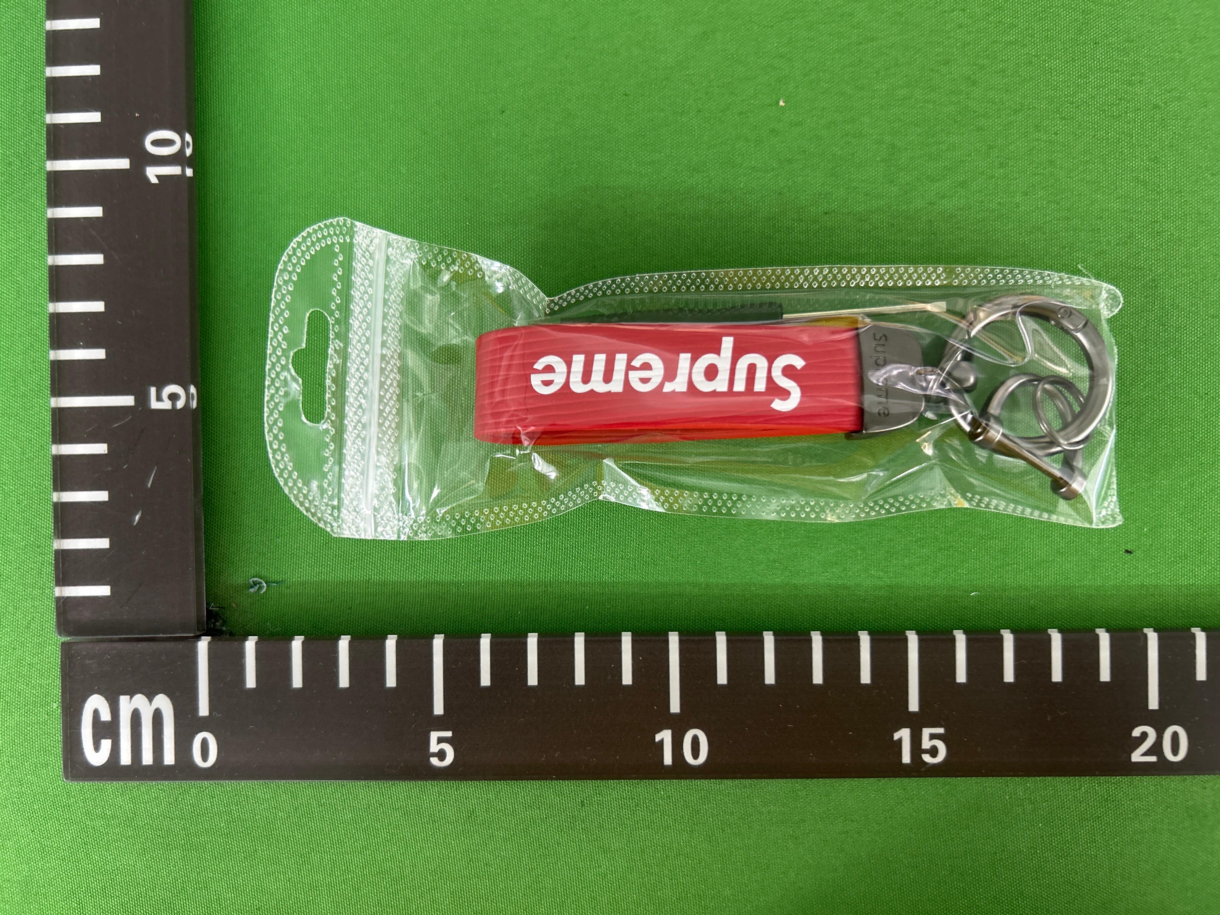 Foto QC 4 de Supreme Box Logo Keychain Red