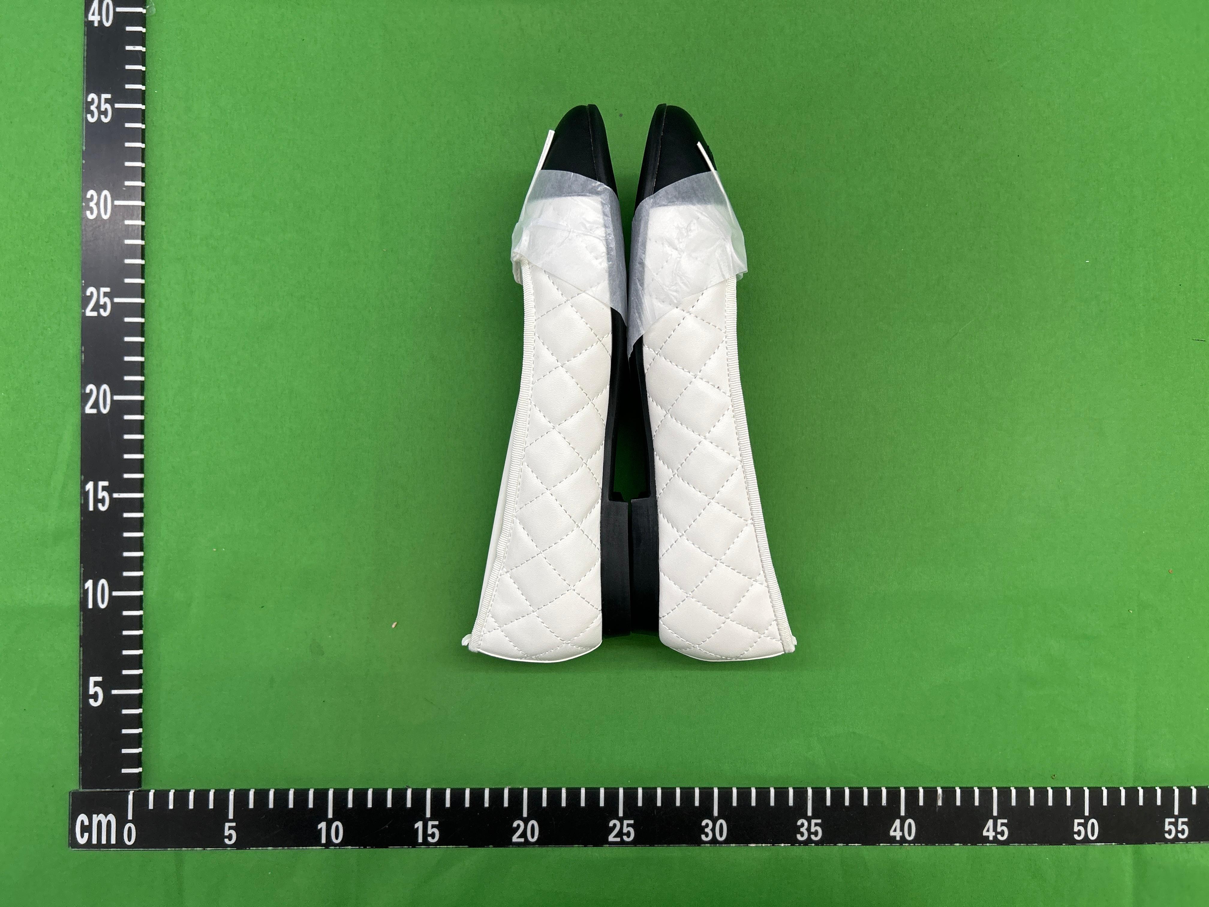 Foto QC 4 de Chanel Ballerinas Leather CC Logo Bow Beige WW12