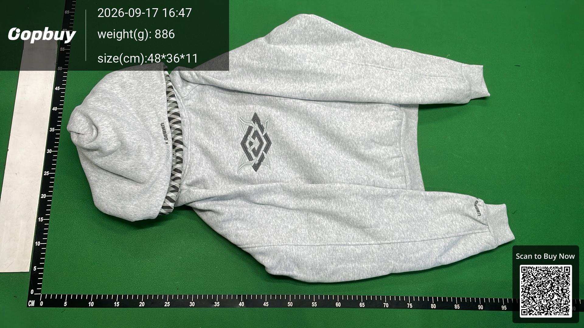 Foto QC 2 de Mertra Heavyweight Embroidered Zip Sweater Cream