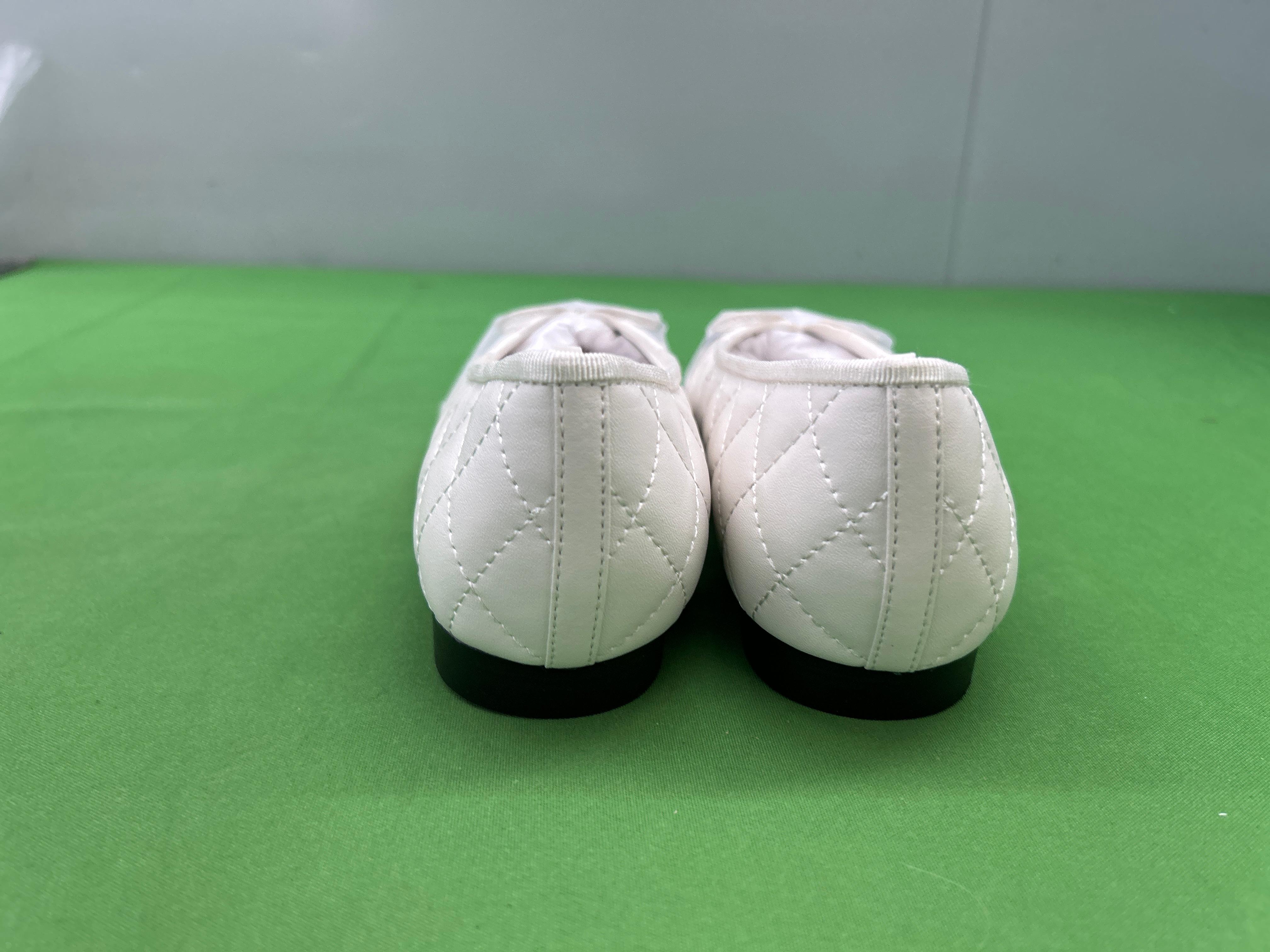 Foto QC 3 de Chanel Ballerinas Leather CC Logo Bow Beige WW12