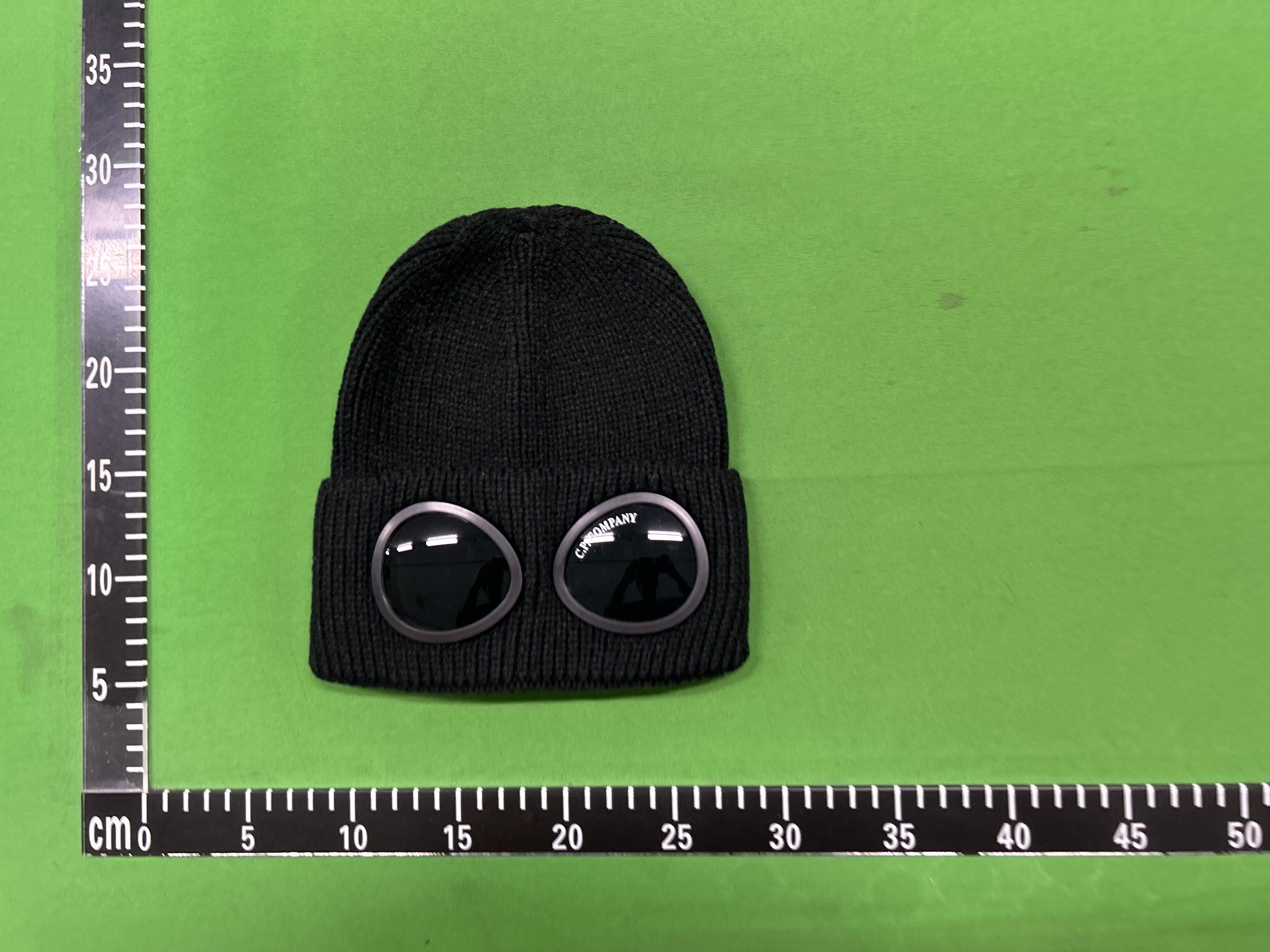 Foto QC 5 de C.P. Company Goggle Beanie Black