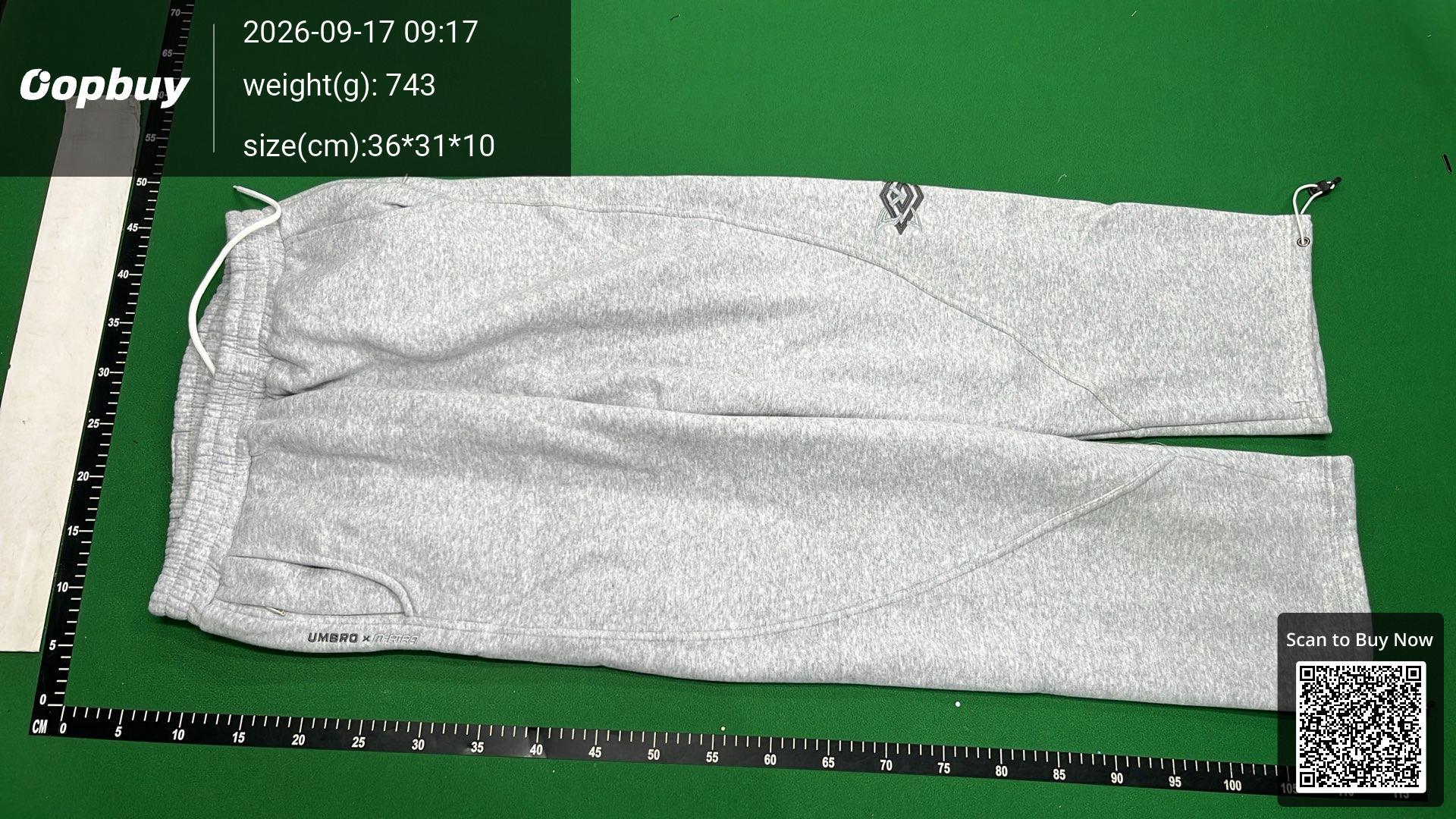 Foto QC 6 de Mertra Heavyweight Embroidered Zip Sweater Cream