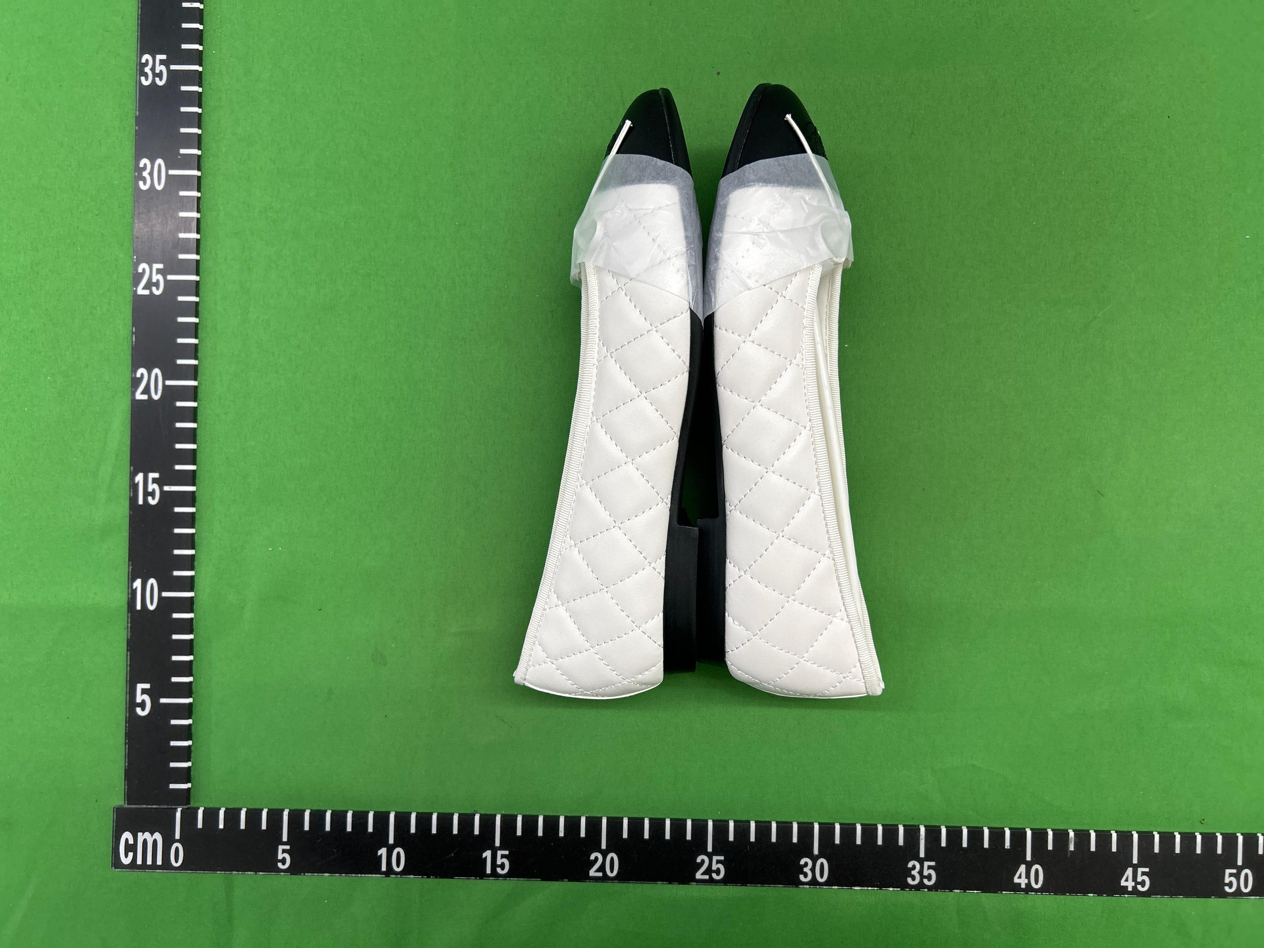 Foto QC 5 de Chanel Ballerinas Leather CC Logo Bow Beige WW12