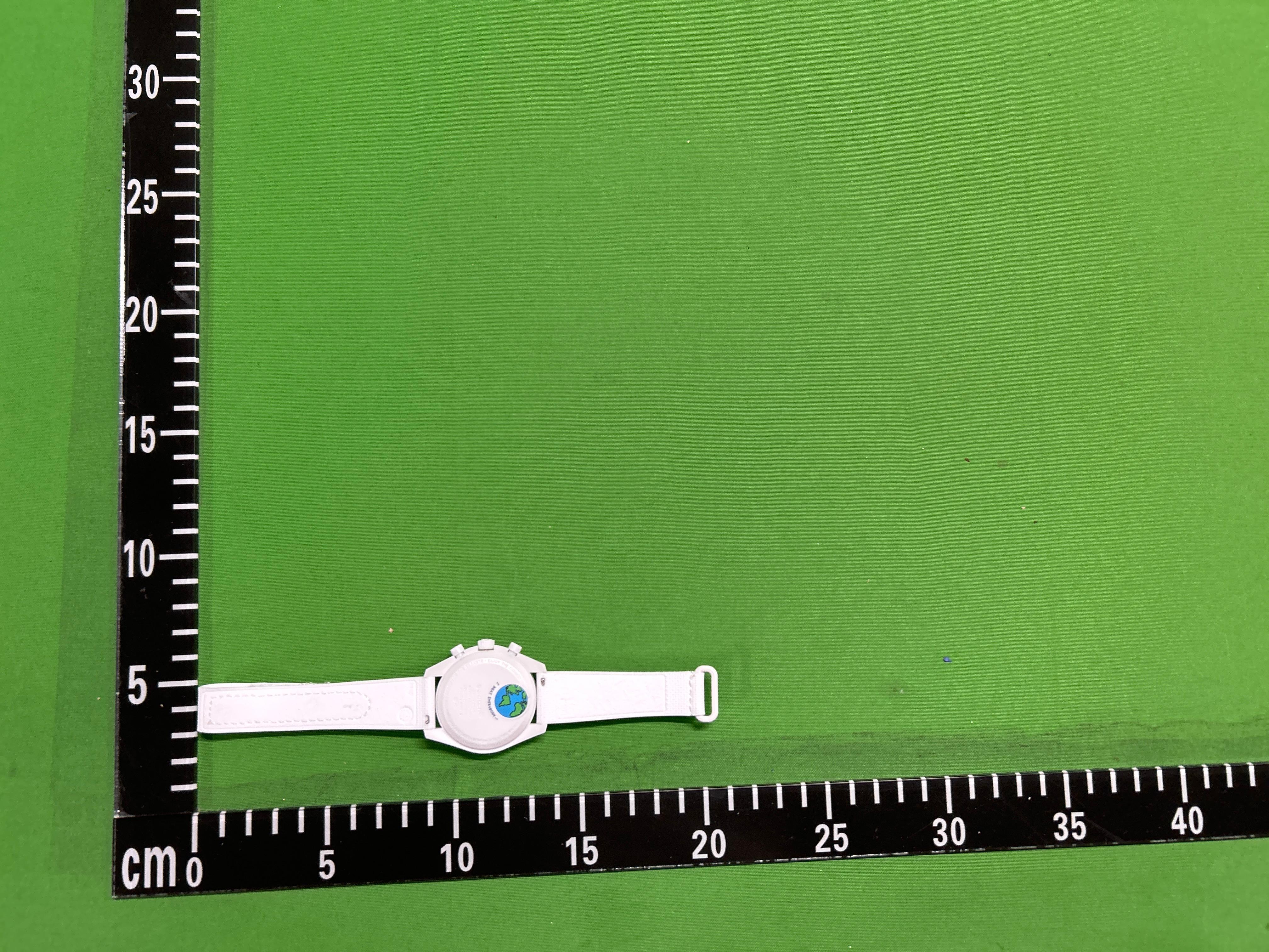 Foto QC 2 de Swatch x Omega Bioceramic Moonswatch Mission to Mars SO33R100