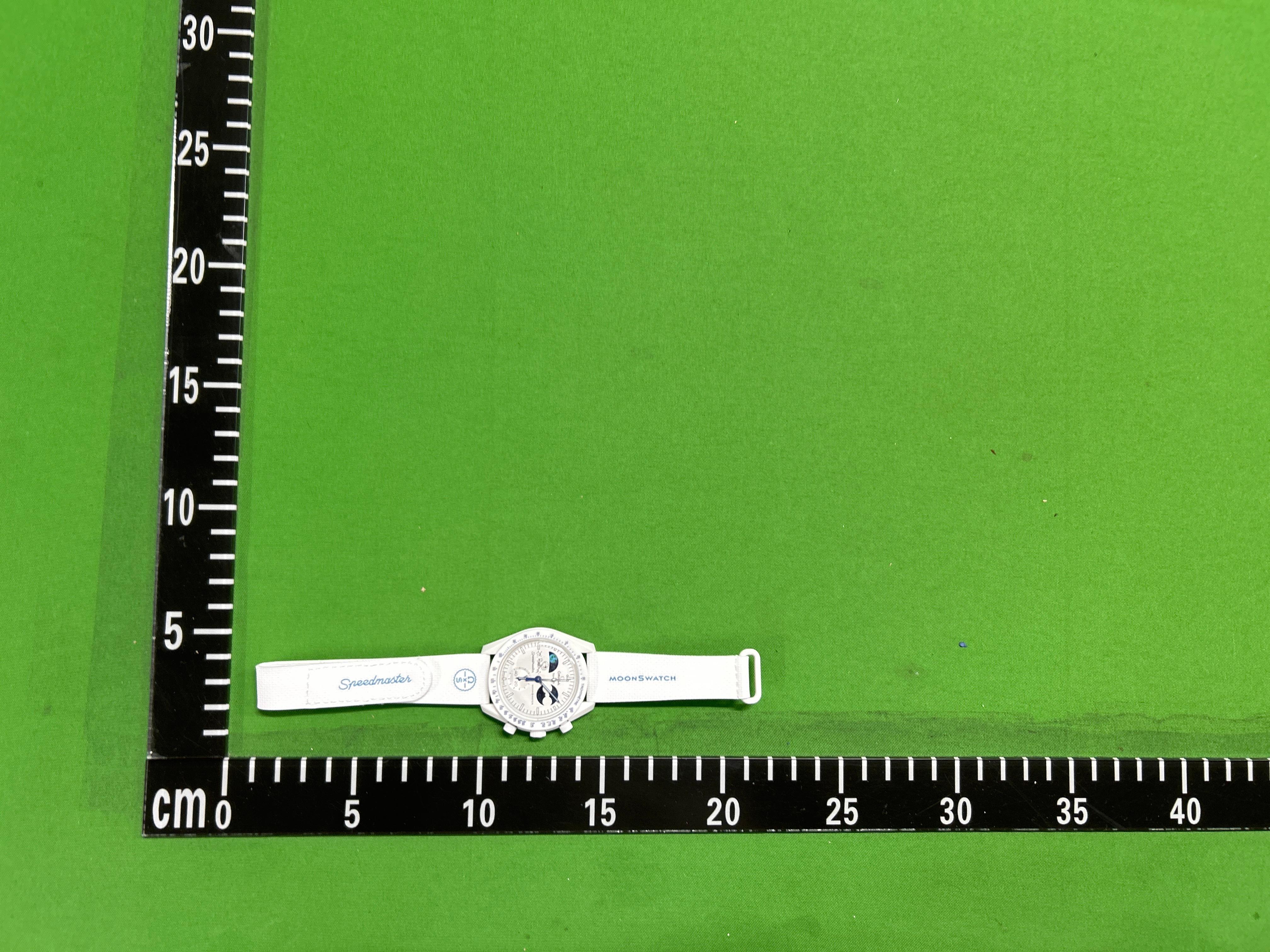 Foto QC 1 de Swatch x Omega Bioceramic Moonswatch Mission to Mars SO33R100