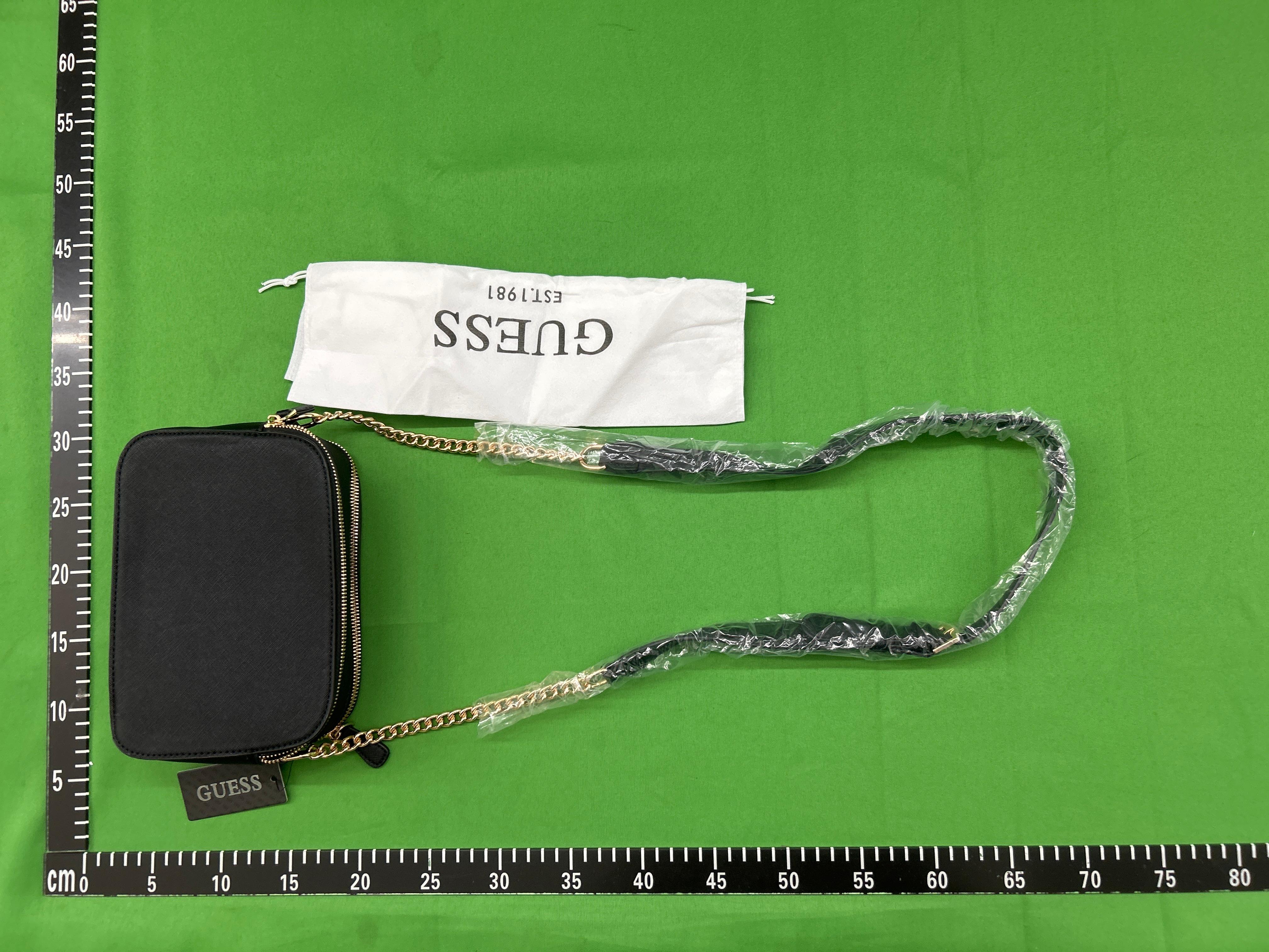 Foto QC 6 de Guess Noelle Camera Crossbody Bag Coal Logo