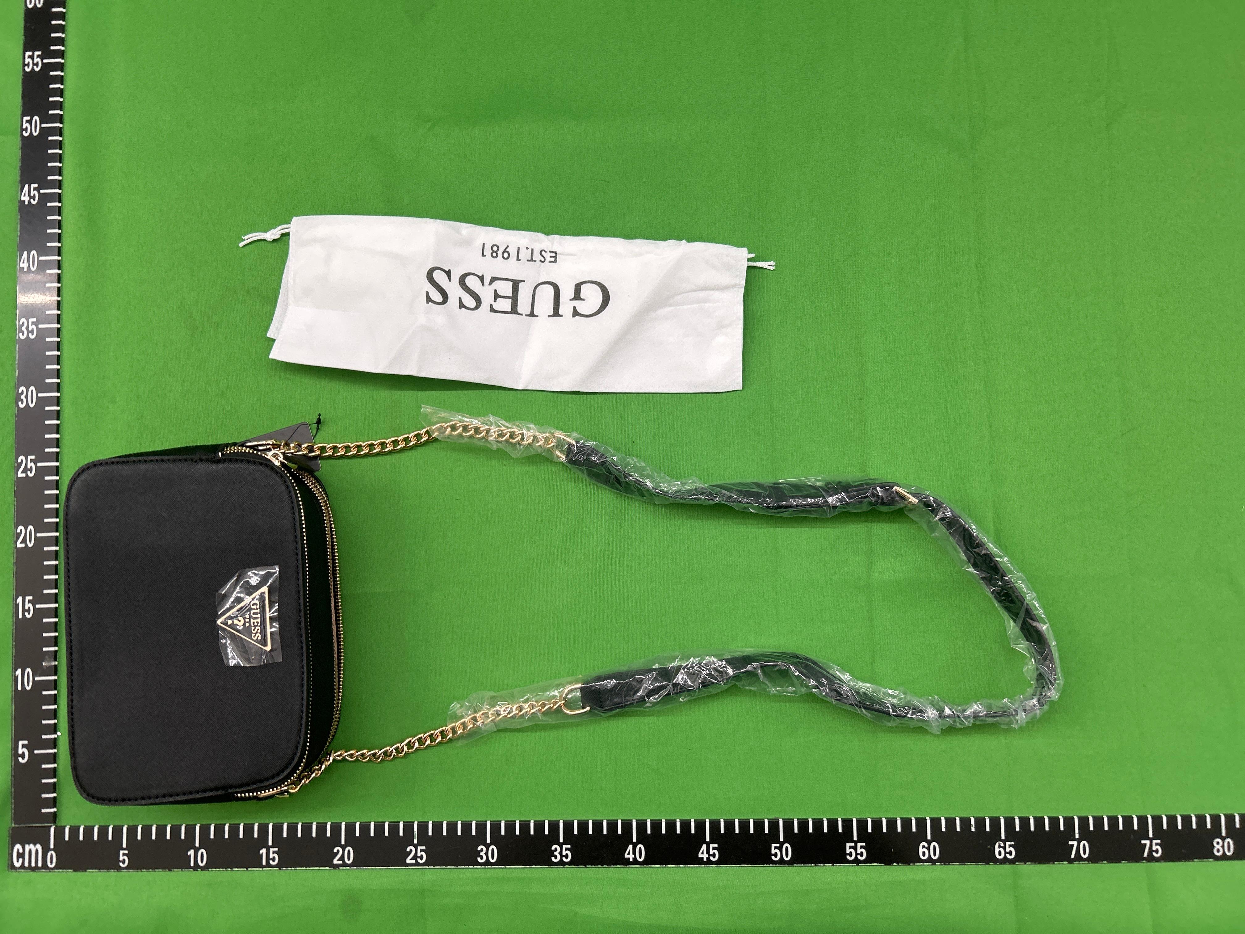 Foto QC 5 de Guess Noelle Camera Crossbody Bag Coal Logo