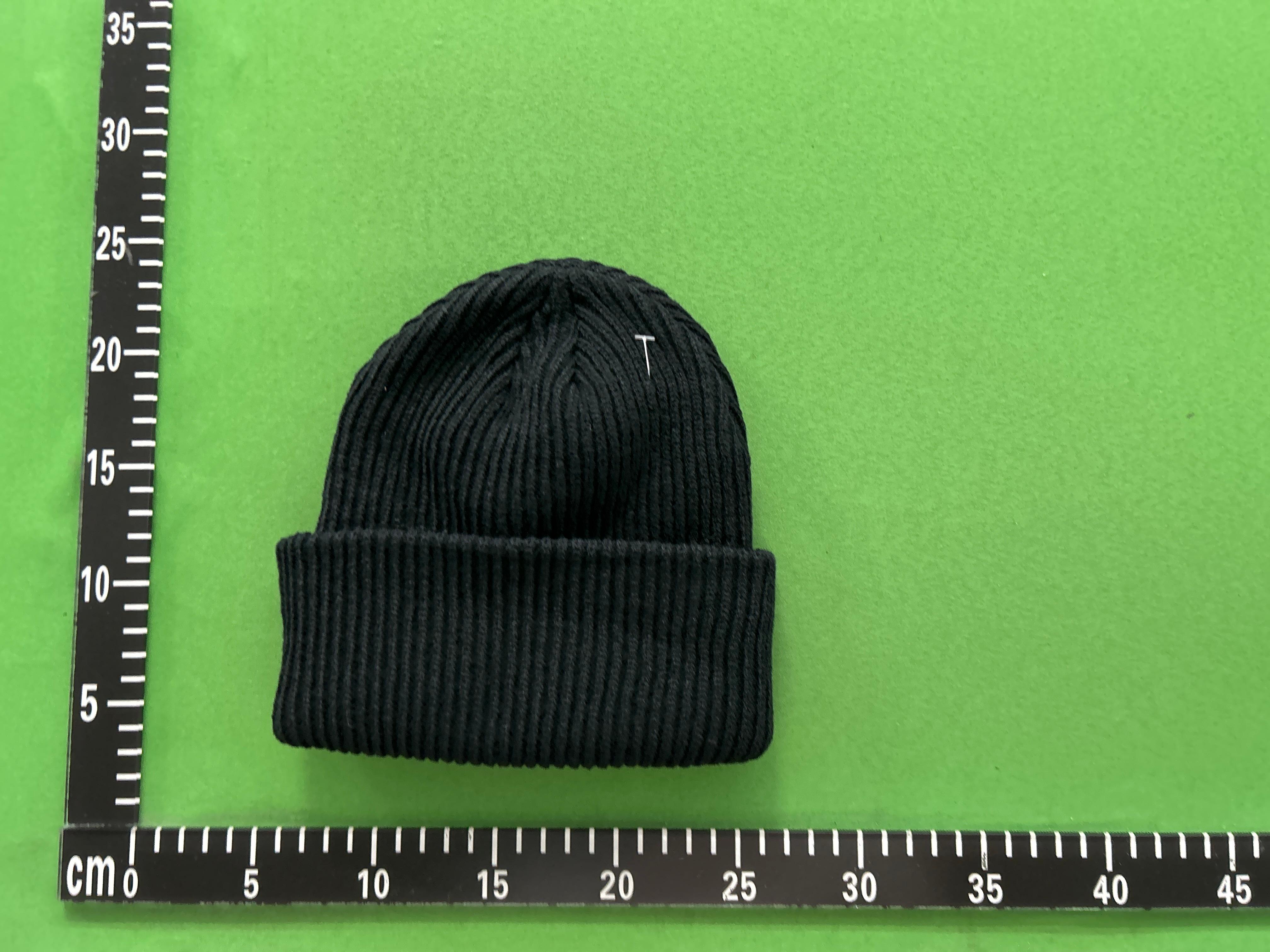 Foto QC 6 de Prada Triangle Logo Beanie White