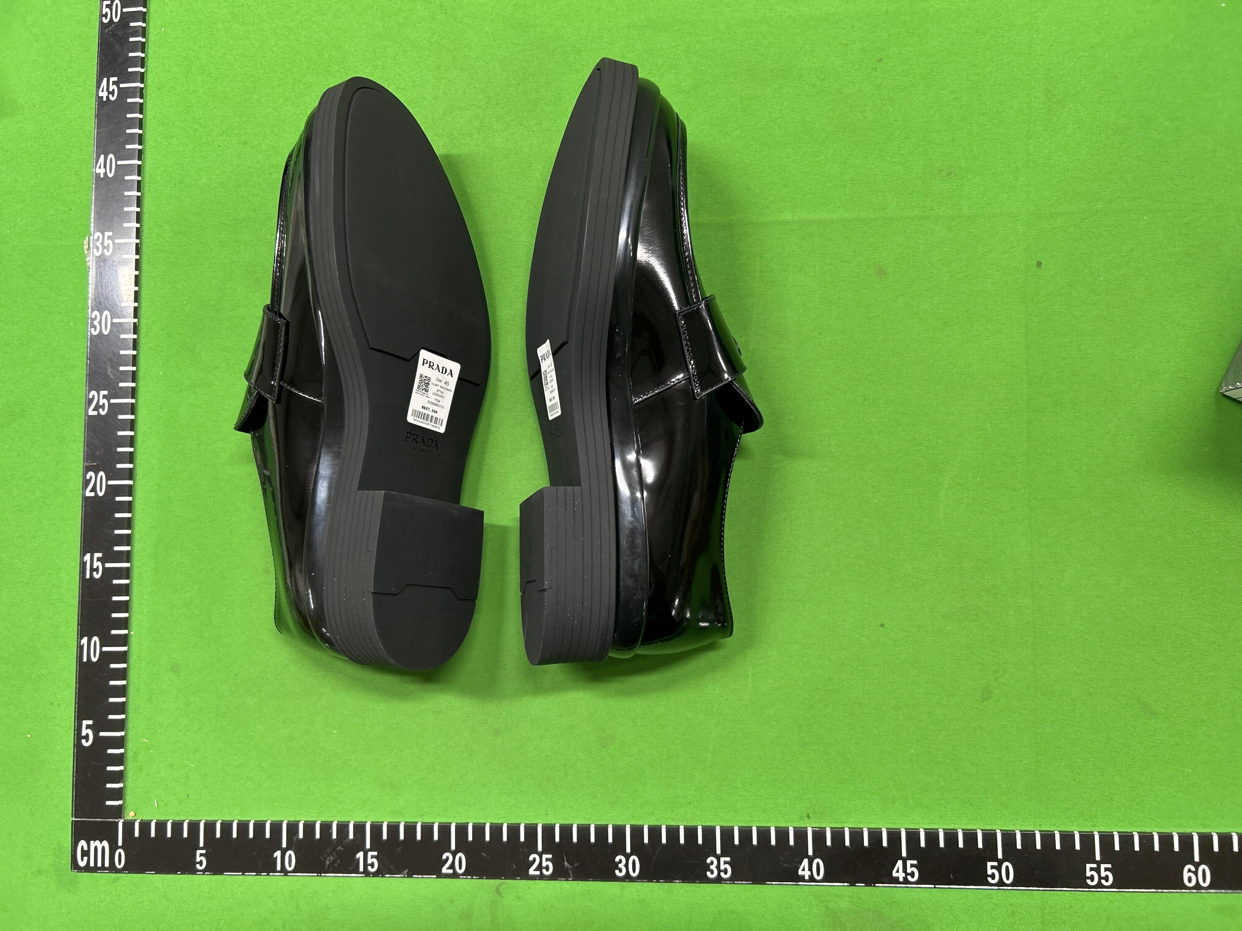Foto QC 5 de Prada Loafers Brushed Leather Platform Triangle Logo Black