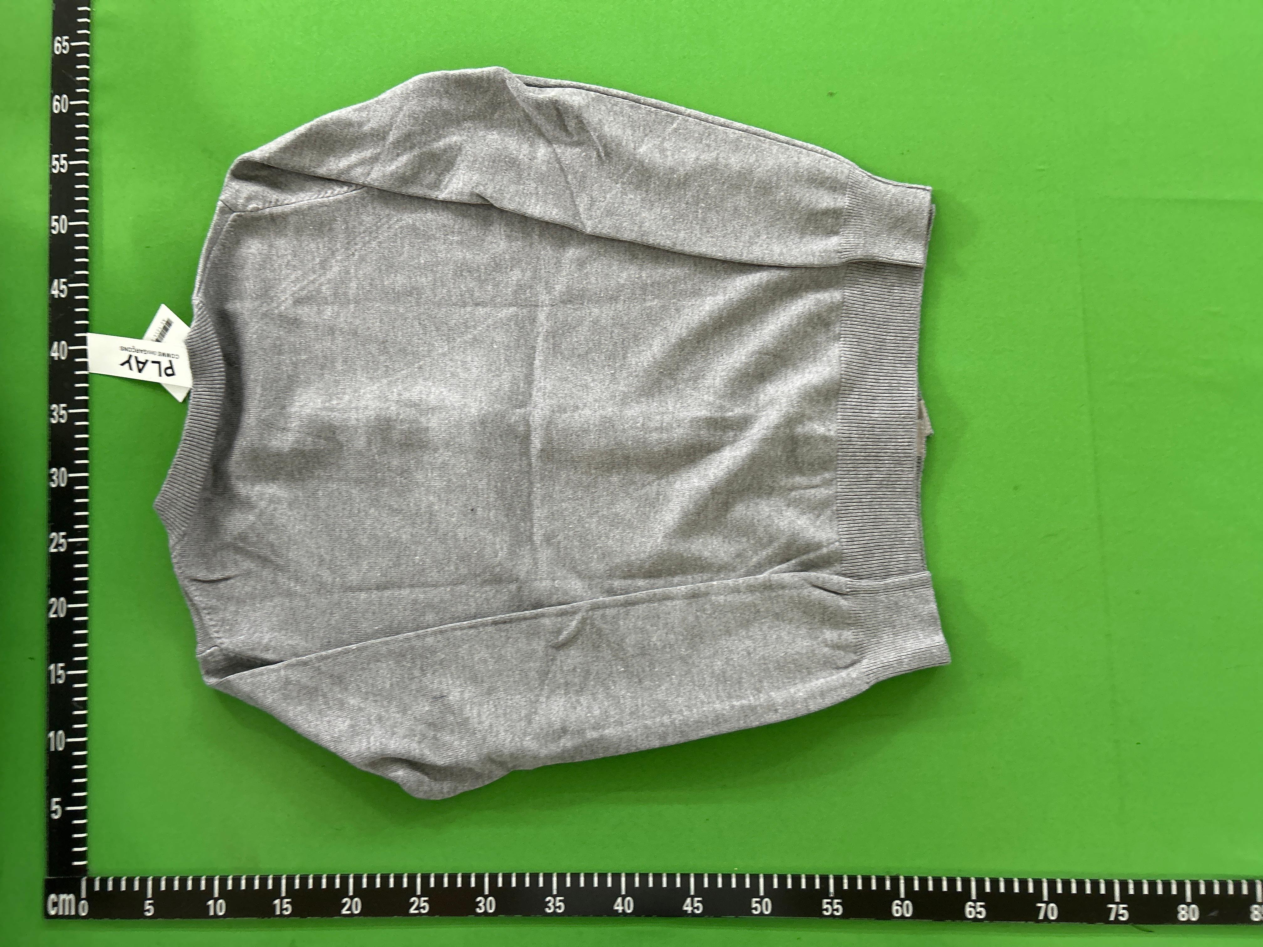 Foto QC 8 de Comme des Garçons Play Heart Logo Cardigan Wool