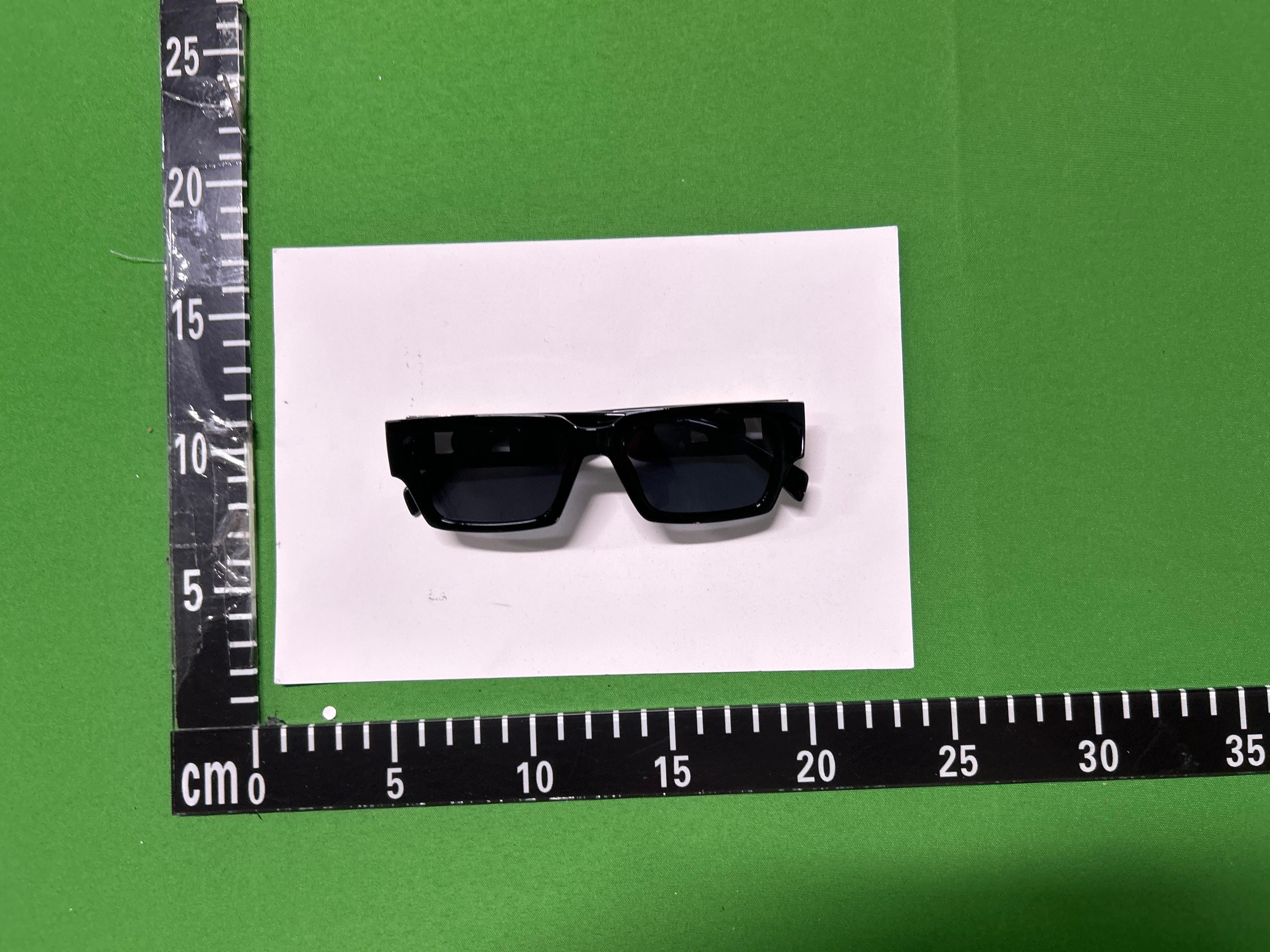 Foto QC 6 de Versace Rectangle Acetate Sunglasses Grey Black (LH197 18050-12)