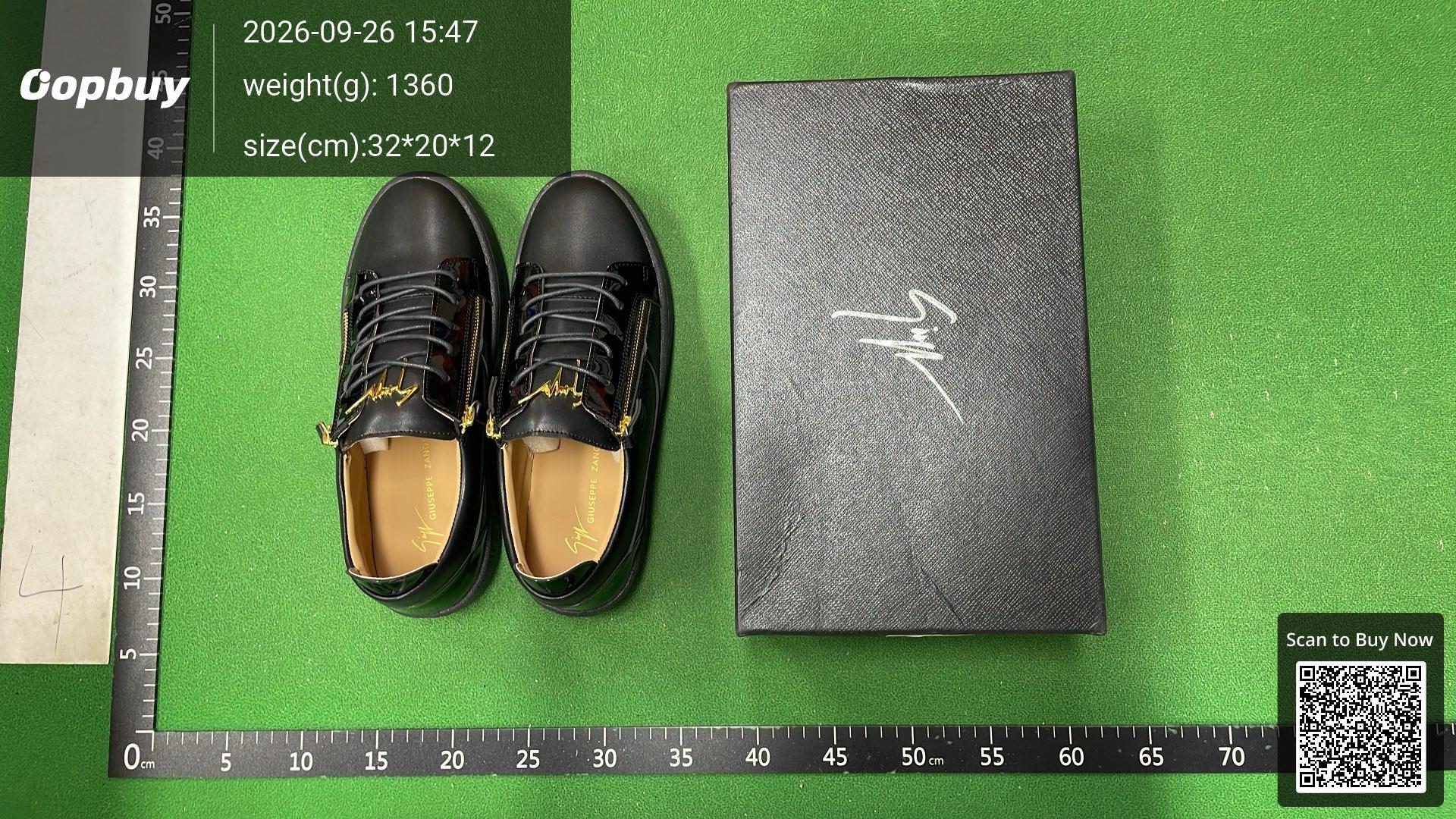 Foto QC 7 de Giuseppe Zanotti Frankie Leather Low Top Sneakers Black Patent Gold Zips