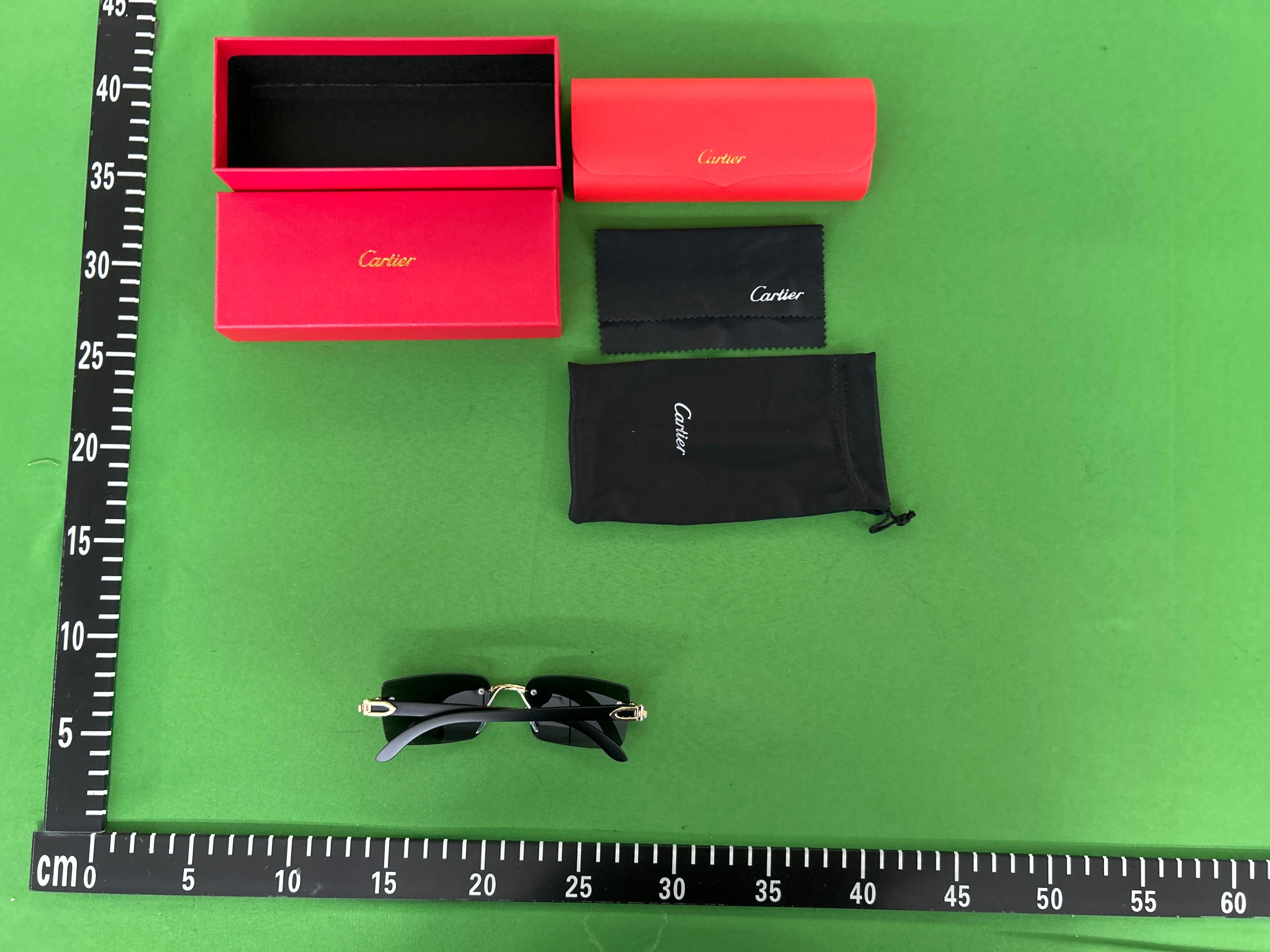 Foto QC 4 de Cartier C Décor Rimless Rectangle Metal Sunglasses Gold Burgundy Grey Gradient (CT0330S)