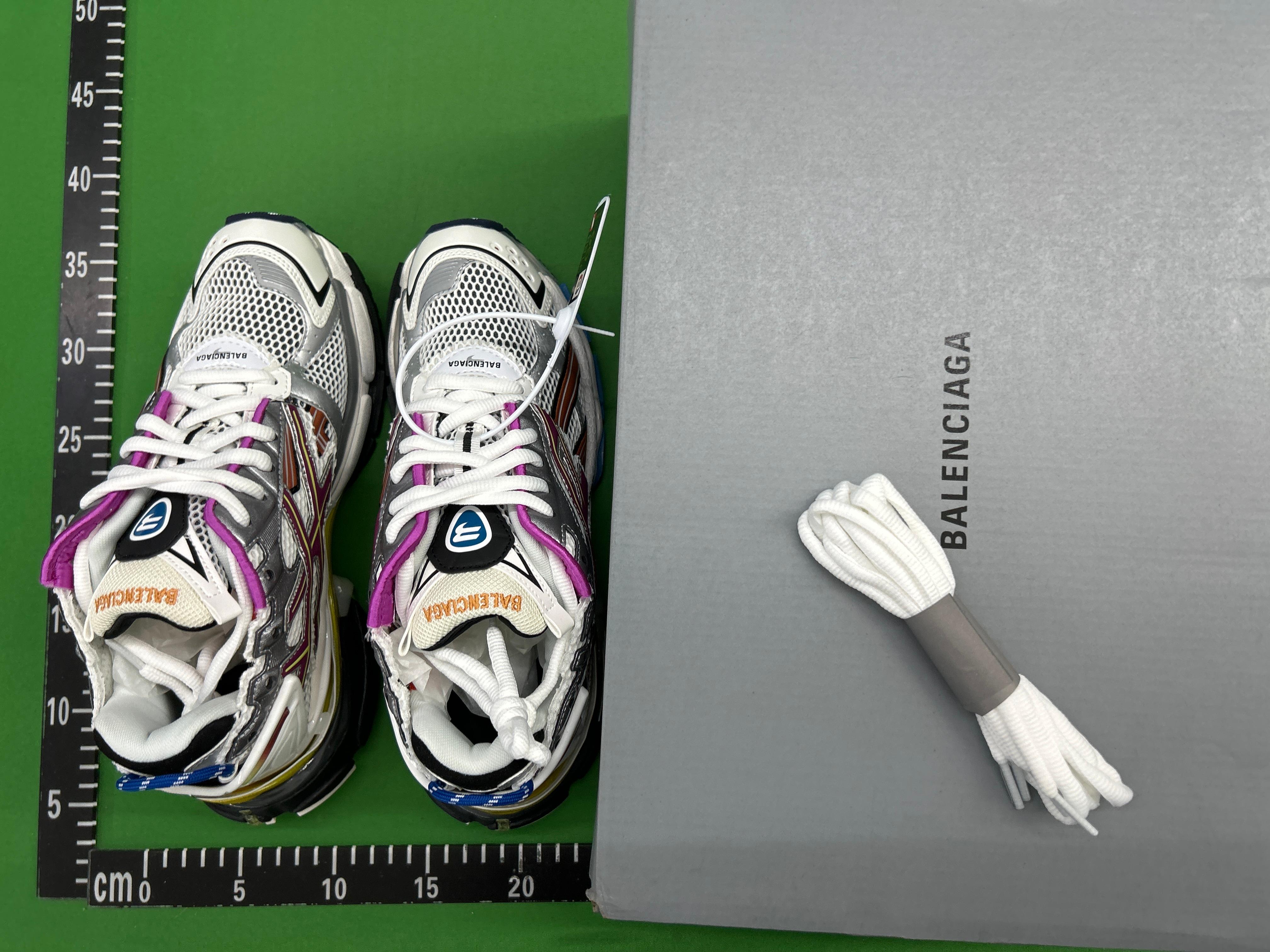 Foto QC 2 de Balenciaga Runner Graffiti Black Red 677403 W3RA1 1000