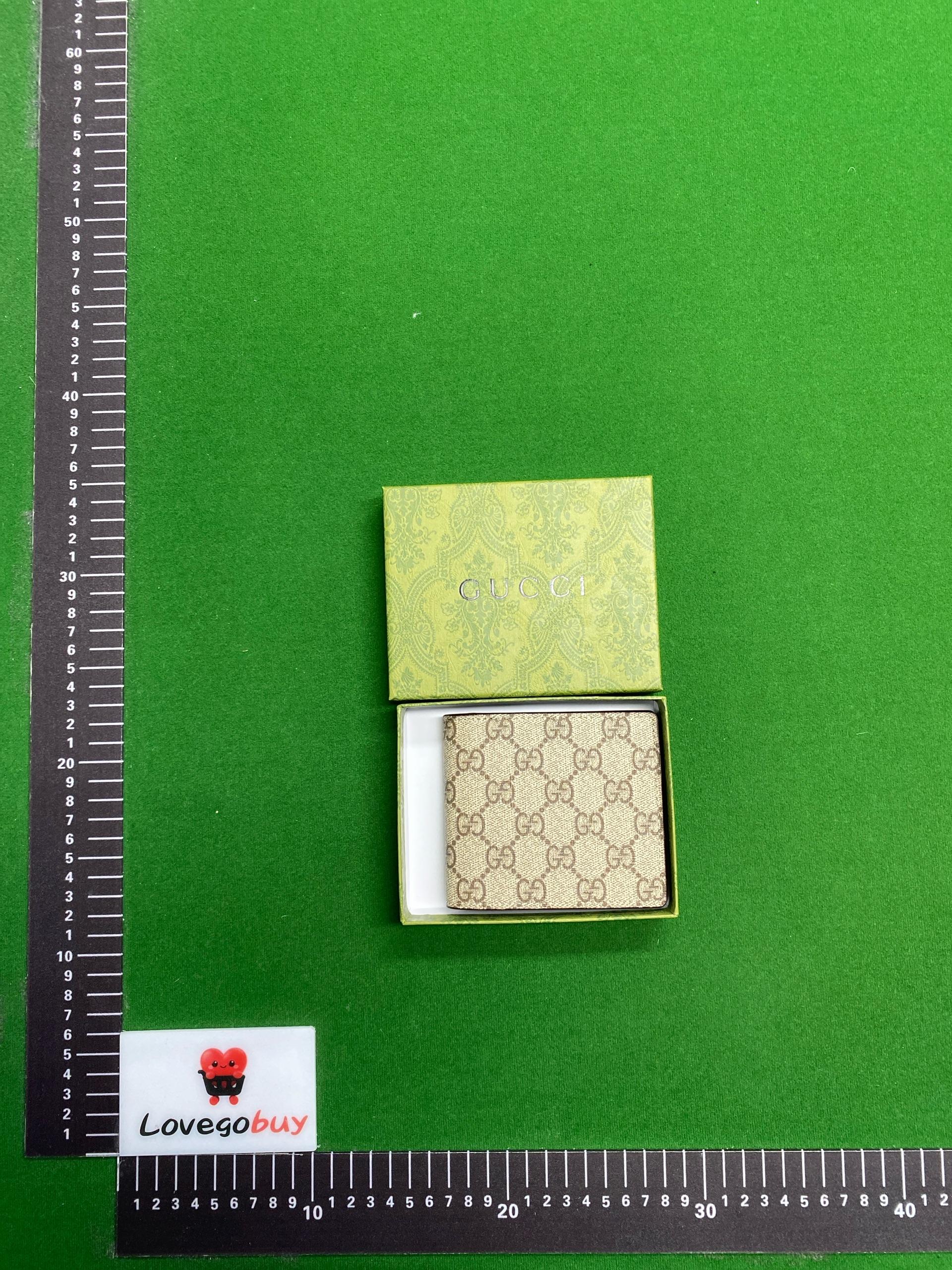 Foto QC 6 de Gucci Animal Print Wallet GG Supreme Beige