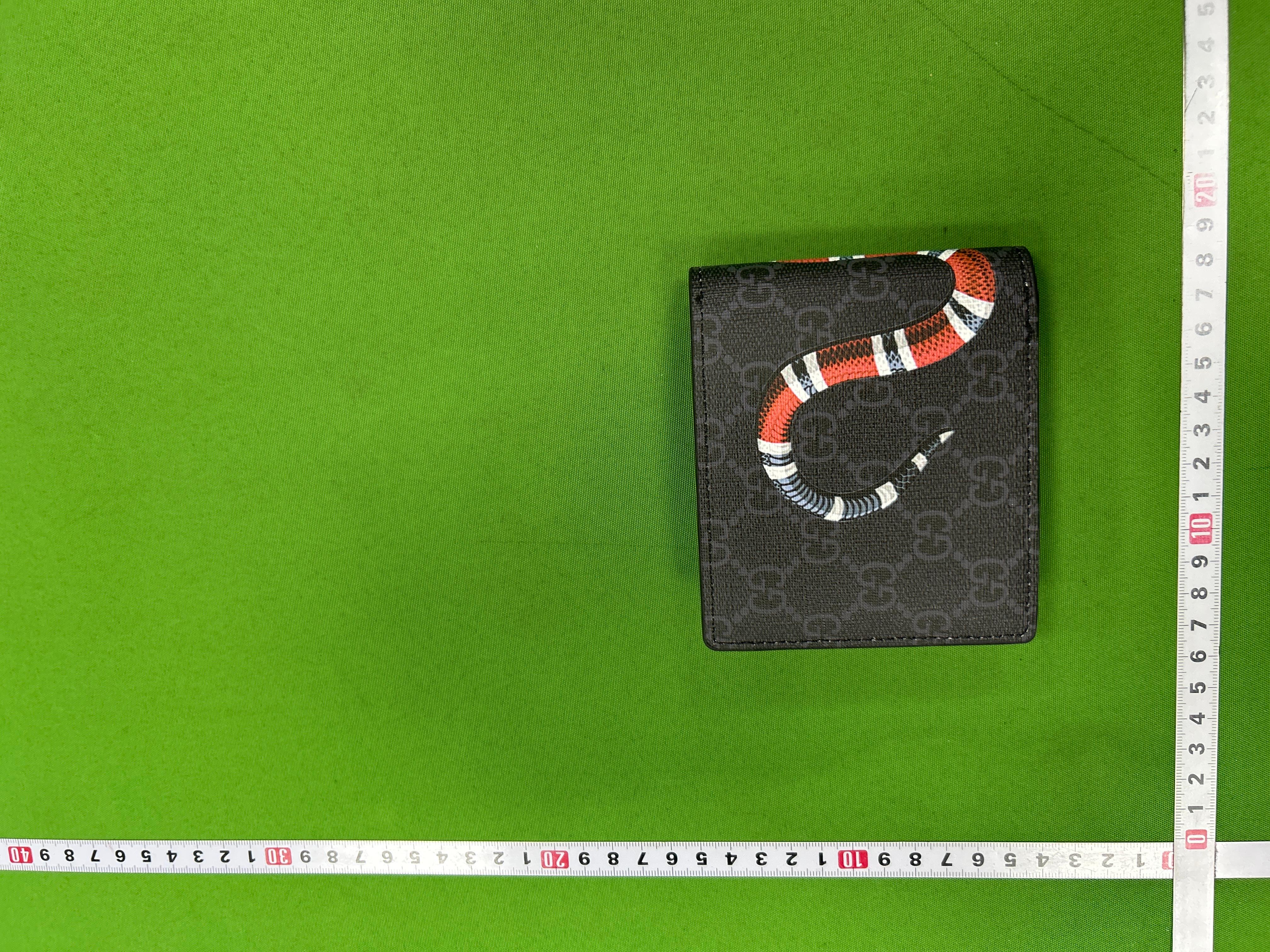 Foto QC 8 de Gucci Animal Print Wallet GG Supreme Beige