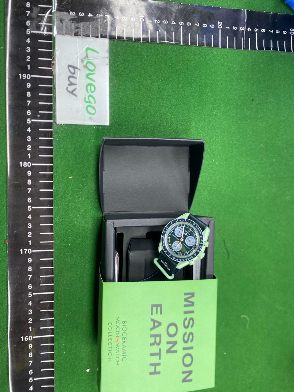 Foto QC 8 de Swatch x Omega Bioceramic MoonSwatch Mission to the Moon SO33M100