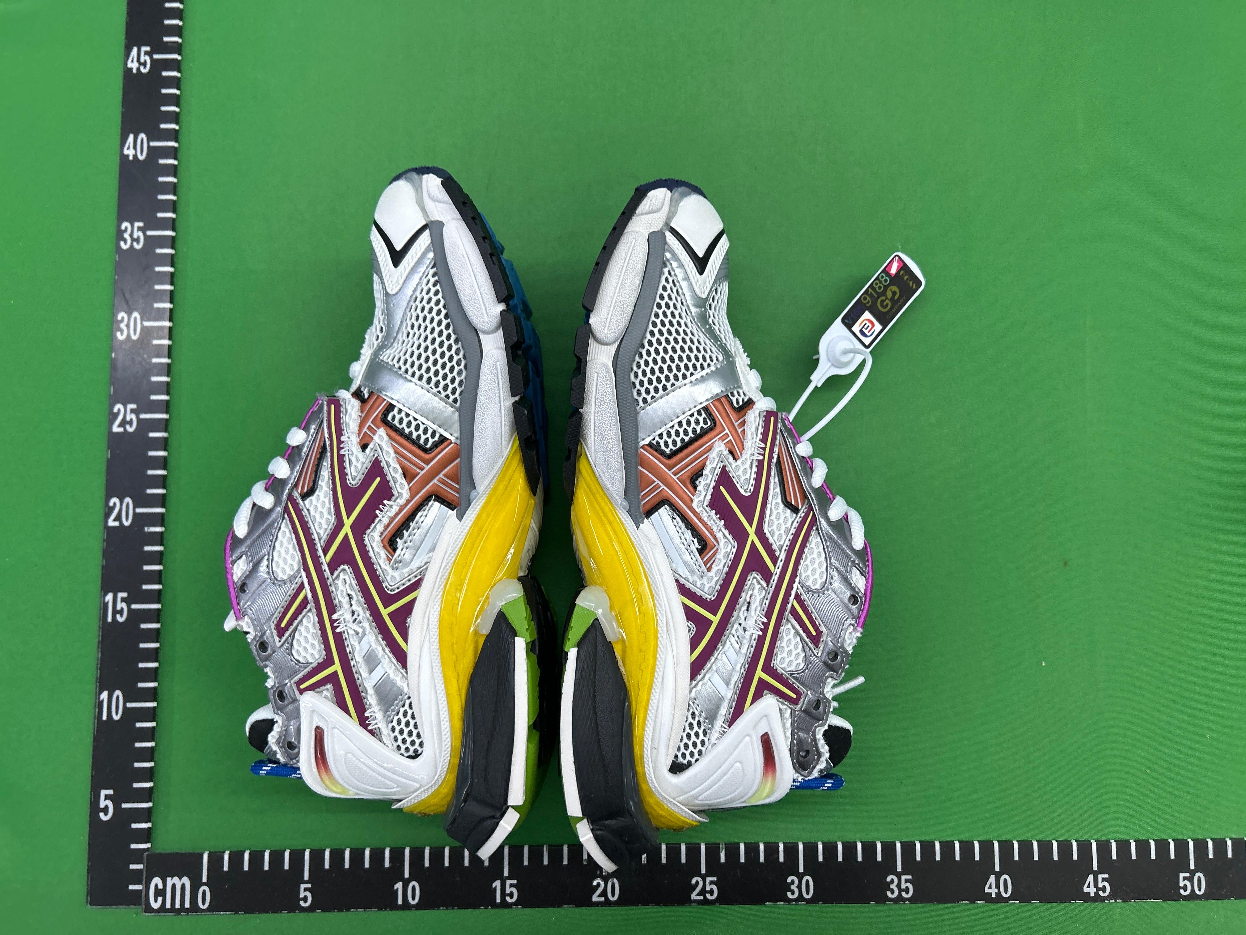 Foto QC 6 de Balenciaga Runner Graffiti Black Red 677403 W3RA1 1000
