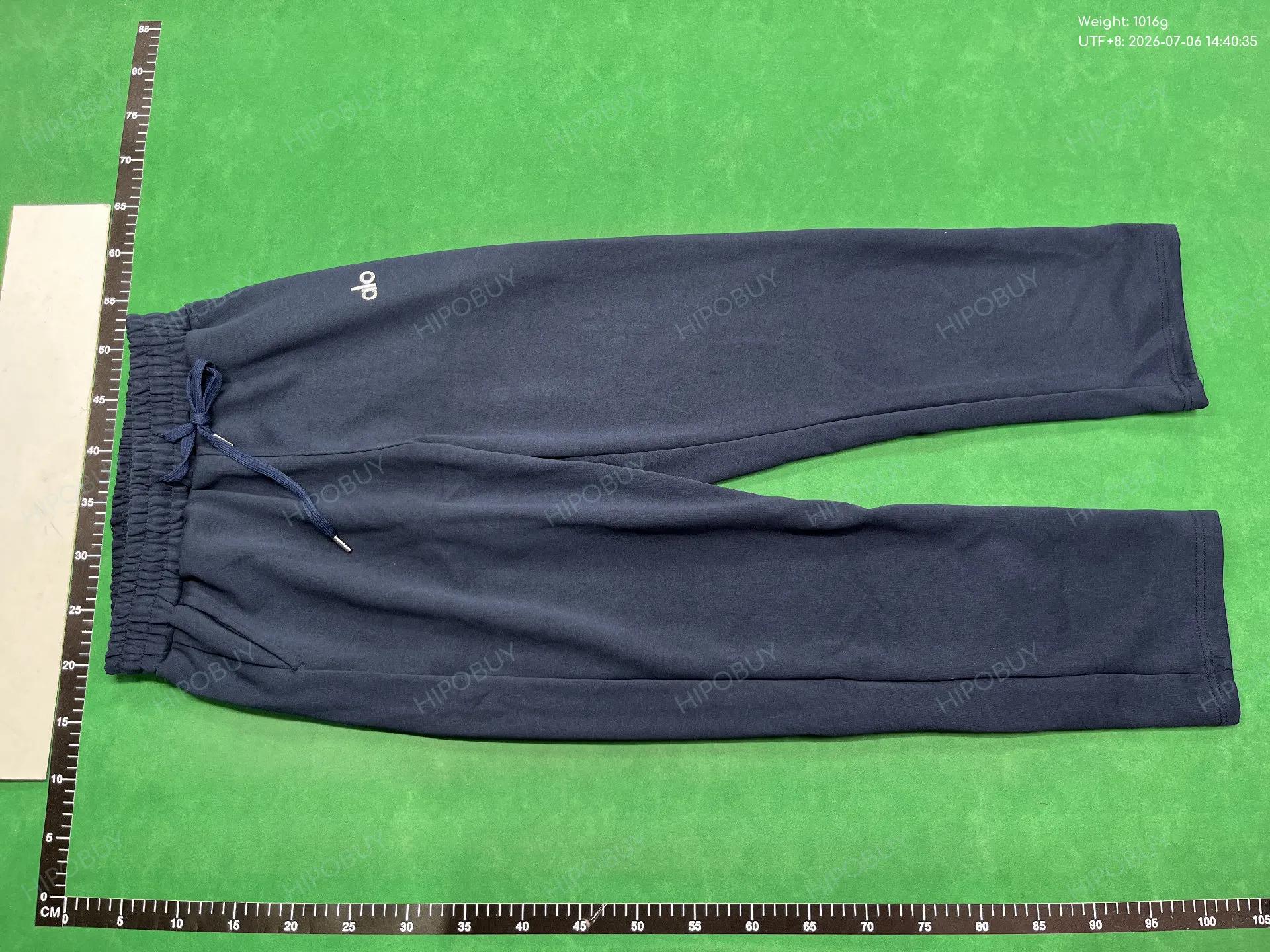Foto QC 8 de Alo Yoga Accolade Set 2-Piece Navy