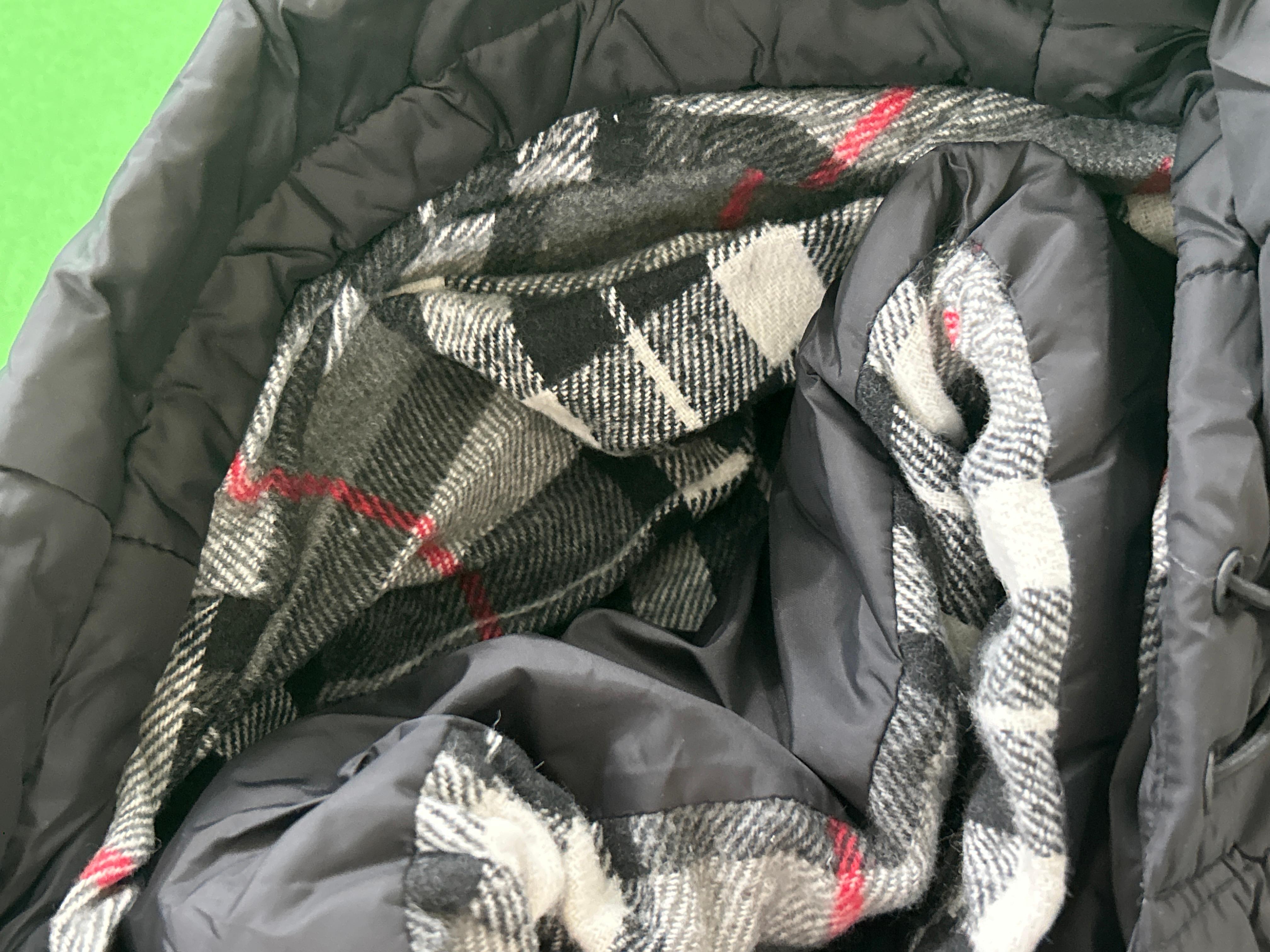 Foto QC 7 de Burberry Lockwell Puffer Jacket Detachable Sleeve Down Black