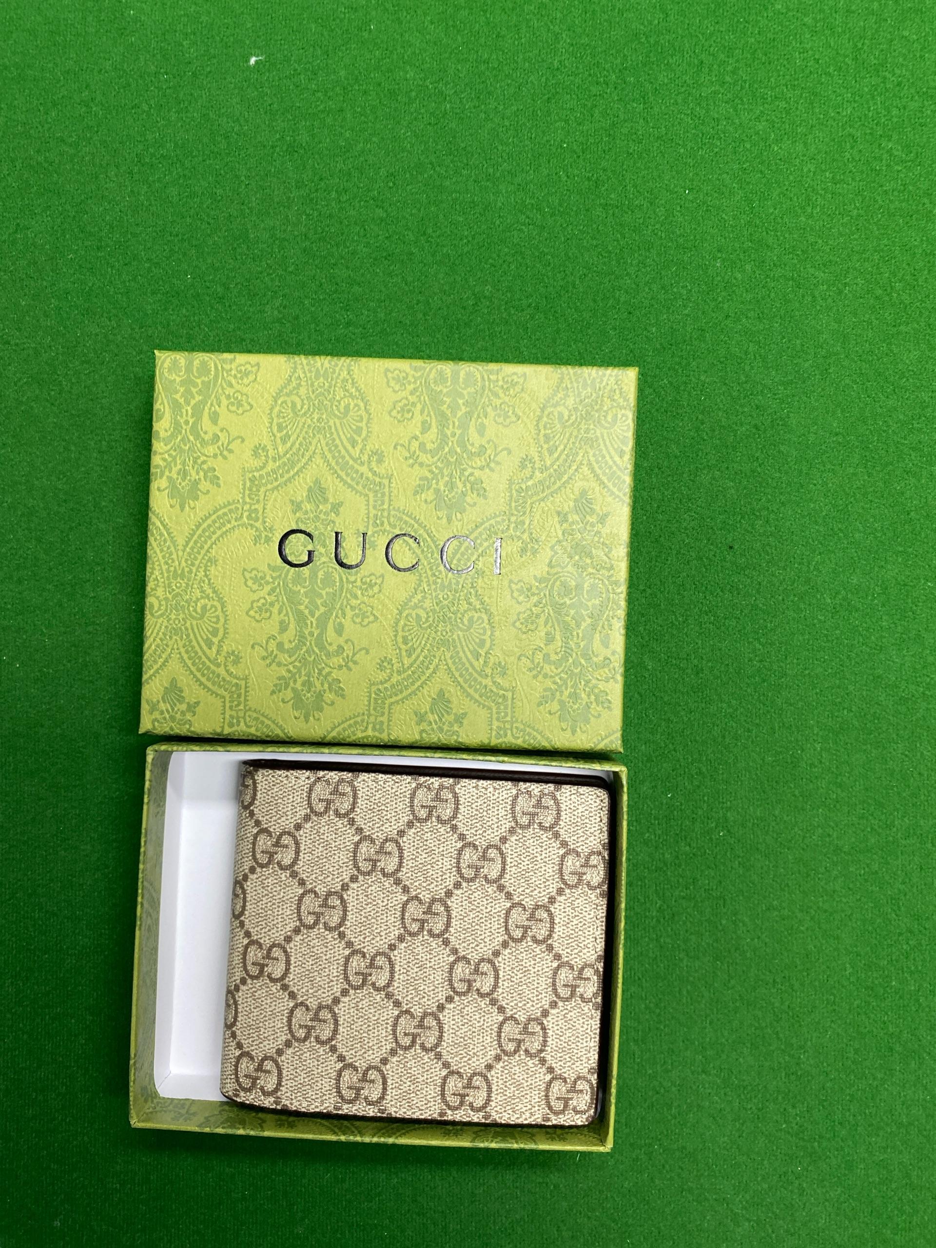 Foto QC 7 de Gucci Animal Print Wallet GG Supreme Beige