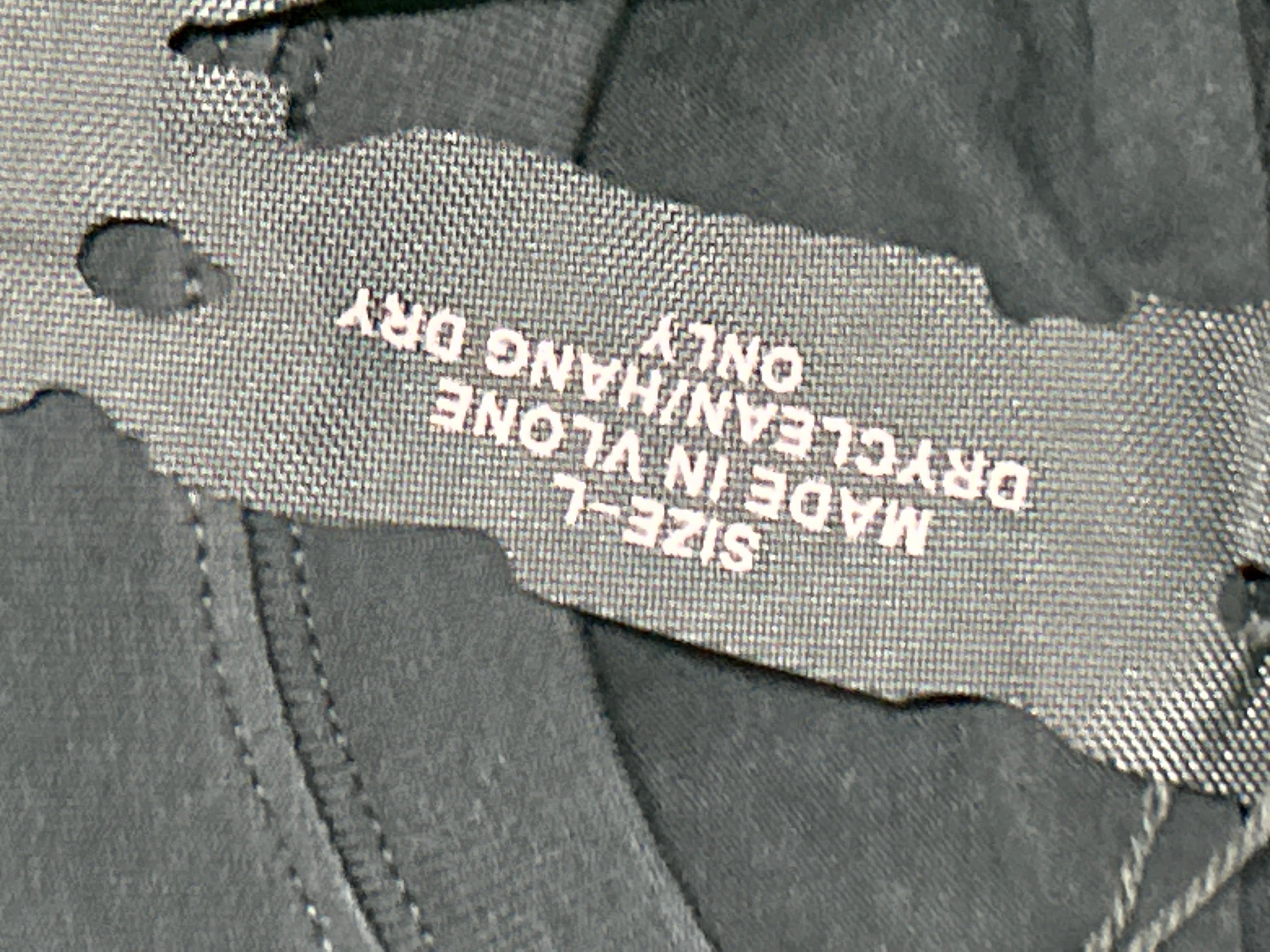 Foto QC 5 de Vlone Naruto Sasuke Akatsuki V Logo T-shirt White