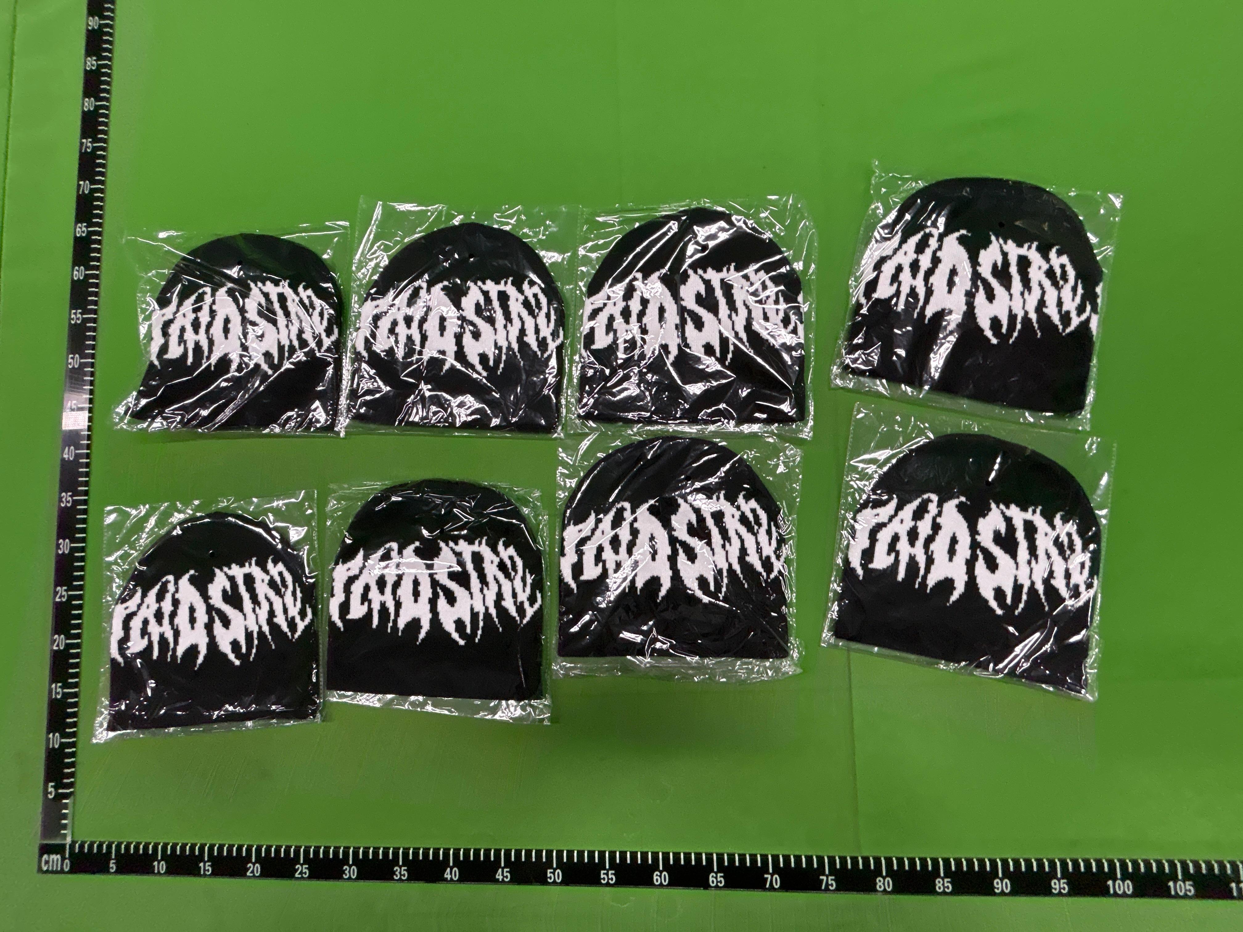 Foto QC 1 de Unbranded Gothic Letter Beanie Grey