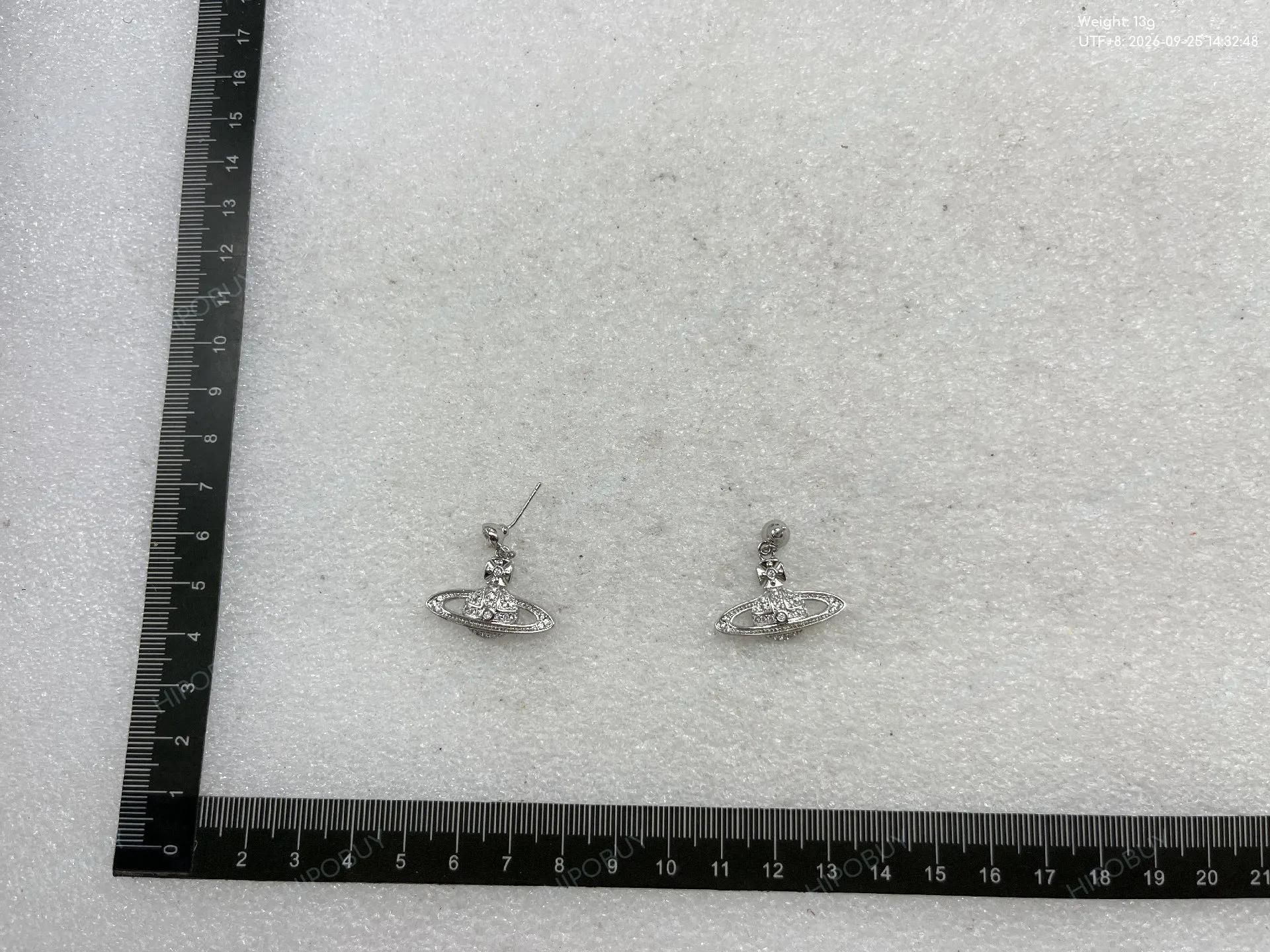 Foto QC 3 de Vivienne Westwood Orb Earrings Metal Crystal Silver