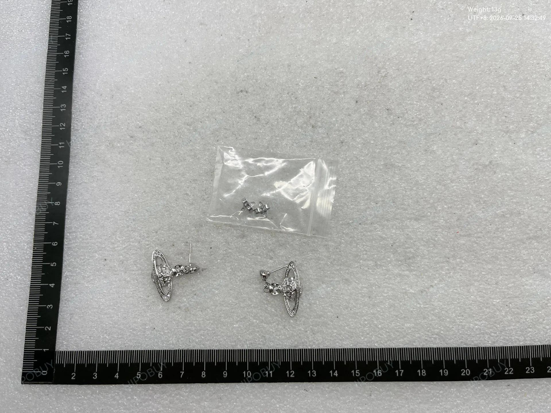 Foto QC 5 de Vivienne Westwood Orb Earrings Metal Crystal Silver
