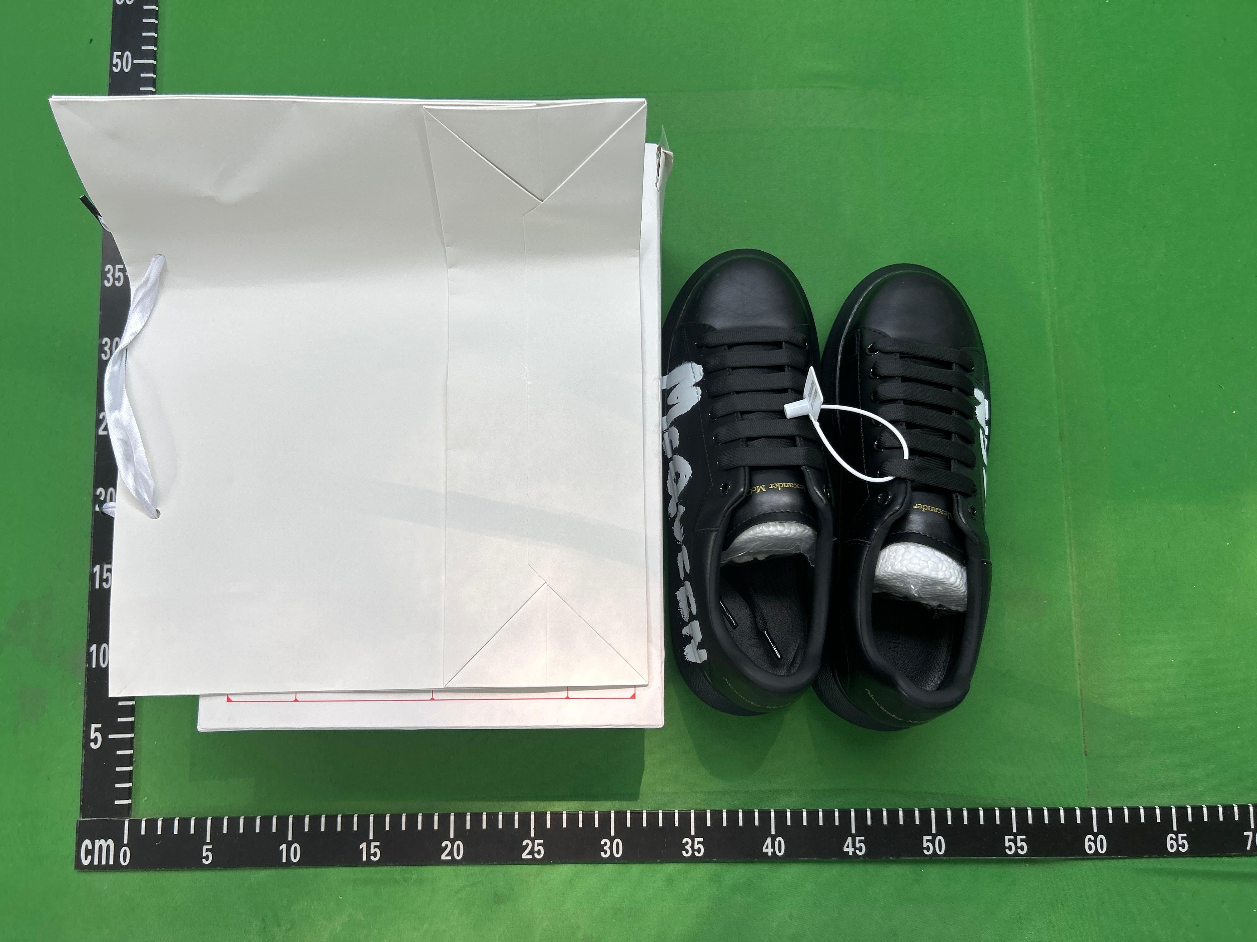 Foto QC 5 de Alexander McQueen Oversized Leather Low Platform Graffiti Logo Print White