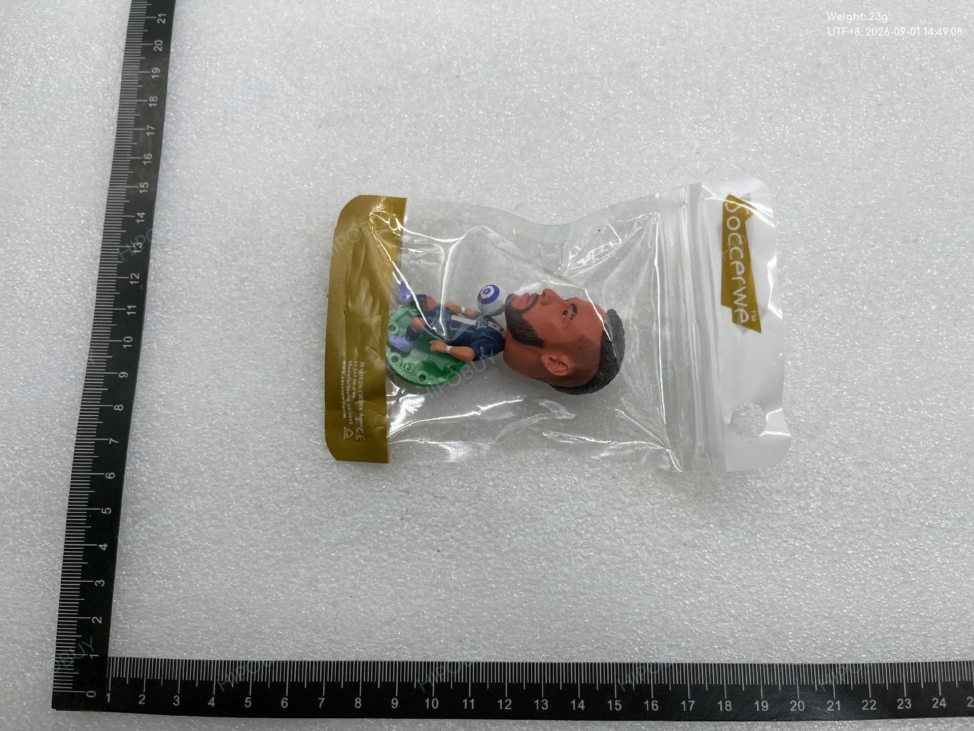 Foto QC 4 de Generic Cristiano Ronaldo Soccer Star PVC Figure