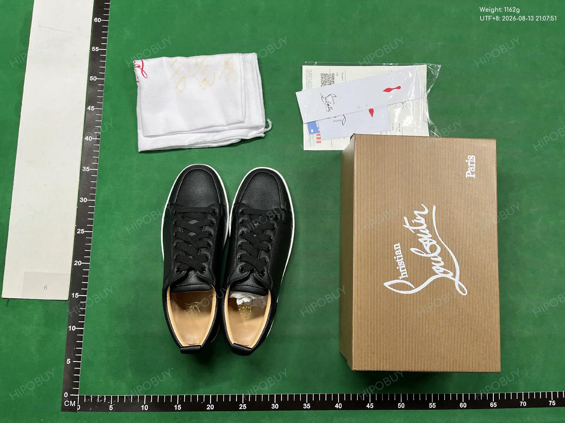 Foto QC 1 de Christian Louboutin Louis Junior Suede Low Top Sneakers Script Logo Black