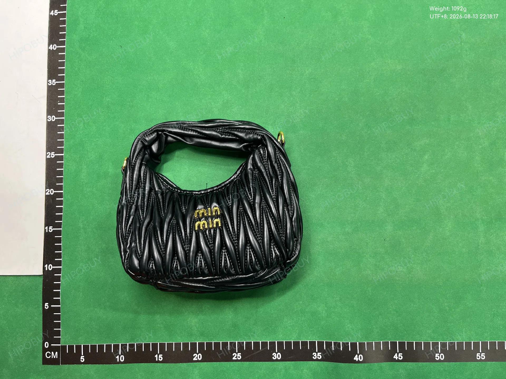 Foto QC 4 de Miu Miu Wander Matelasse Hobo Bag Mini White Leather