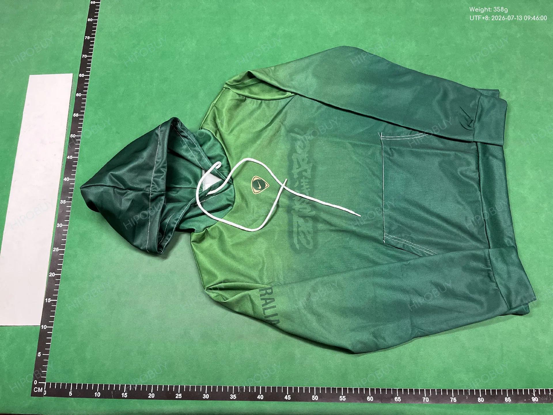 Foto QC 2 de Blaxteeco Hoodie How Did I Get Here Graphic Taupe