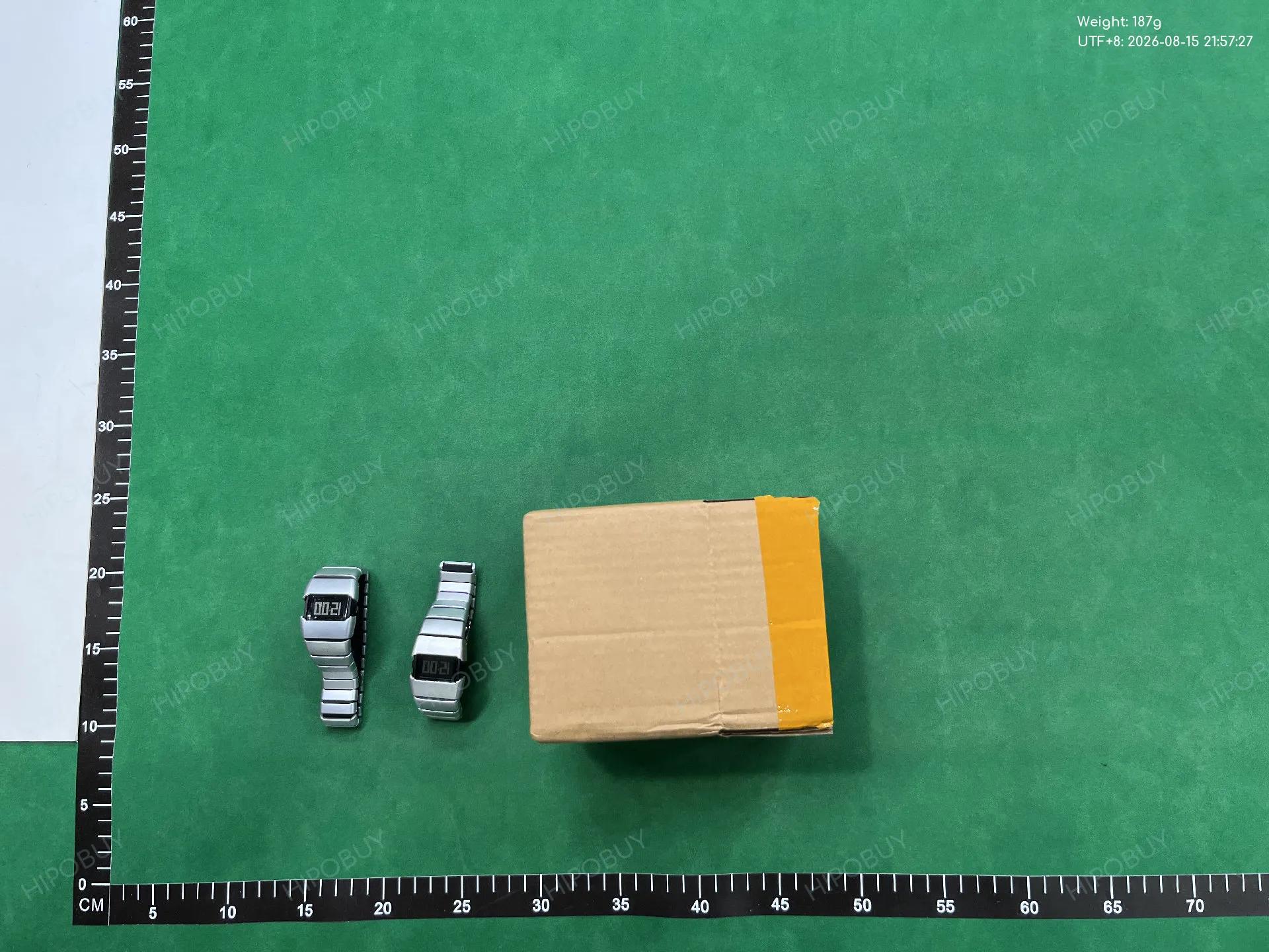 Foto QC 3 de Unbranded Y2K Retro Minimalist Digital Watch A1