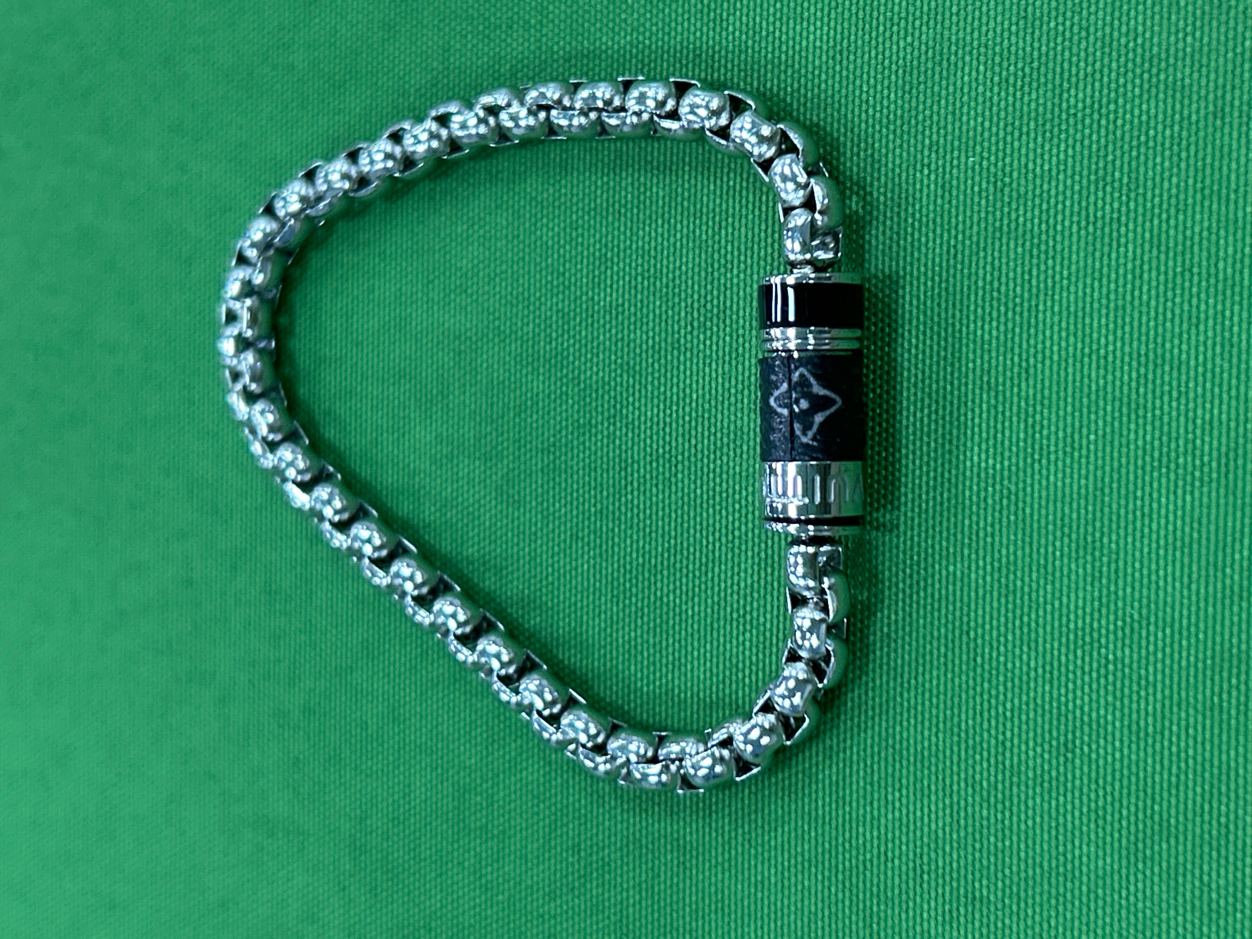 Foto QC 3 de Louis Vuitton Bracelet Metal Silver