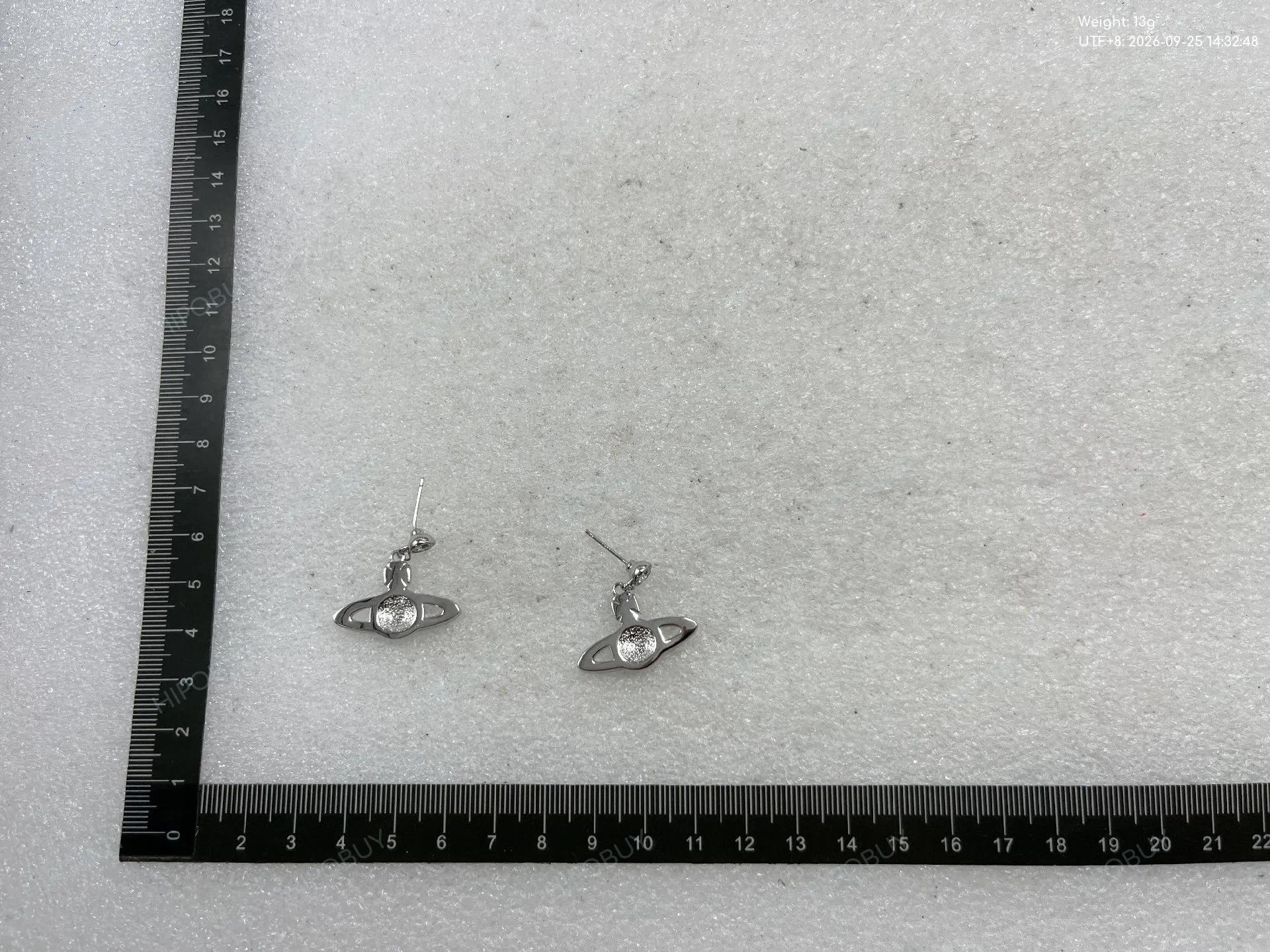 Foto QC 4 de Vivienne Westwood Orb Earrings Metal Crystal Silver